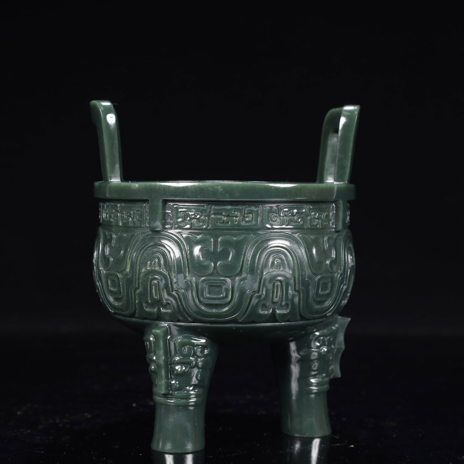 An Exquisite Jasper Double-Ears and Tripod Censer: An Exquisite Jasper Double-Ears and Tripod Censer,Qing Dynasty, China,Size:4.3inx5.9in,Weight:900g 碧玉双耳三足香炉,中国清代