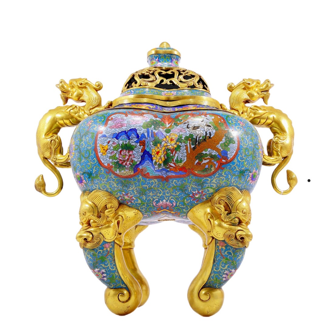 An exquisite cloisonn?? flower and bird pattern double-eared, four-legged square incense burner: An exquisite cloisonné flower-and-bird pattern square incense burner with two ears and four legs, Kangxi four-character mark. The application of filigree technology makes the decoration of this