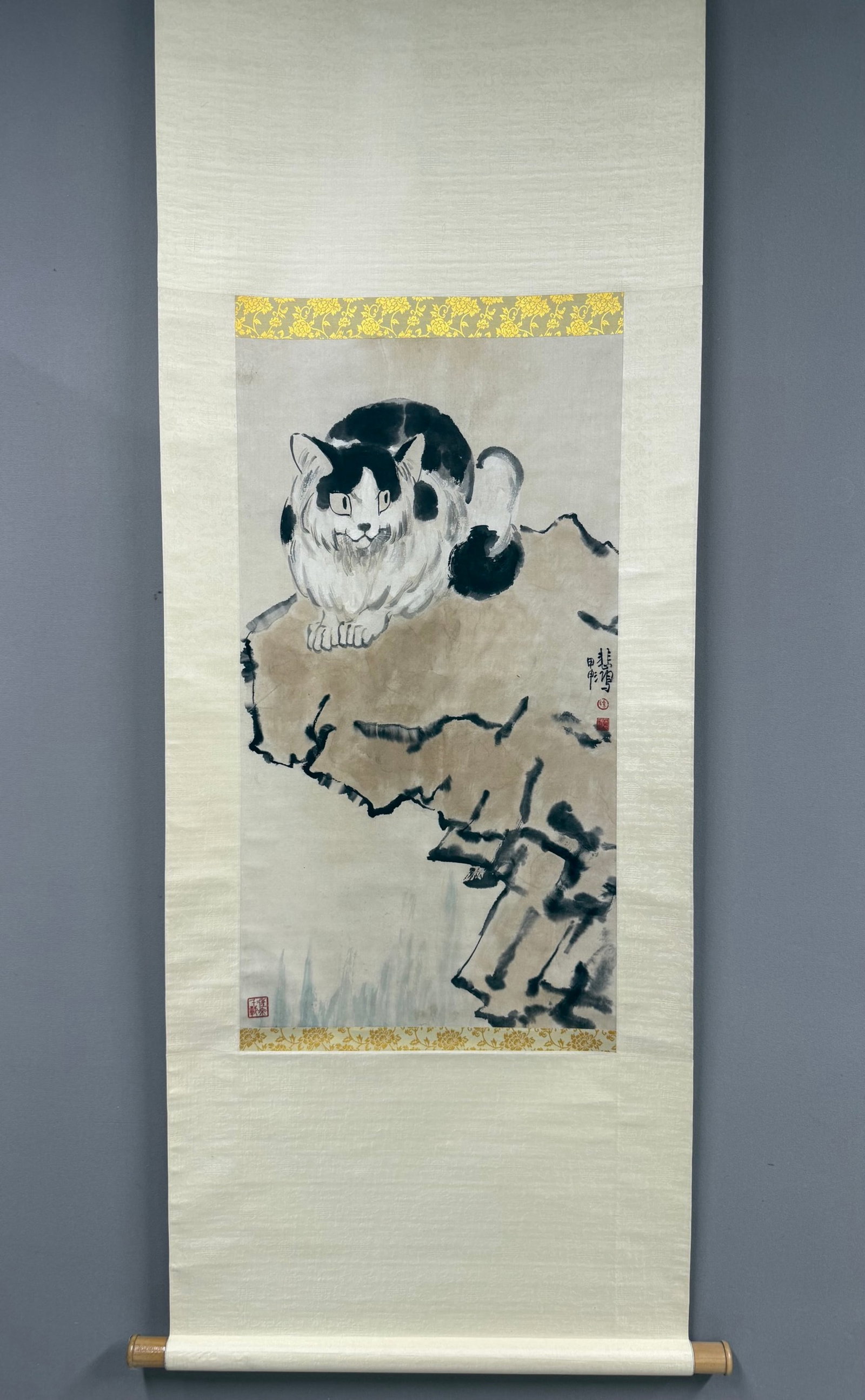 A Chinese Vertical Scroll Ink Painting of Cat on Paper,Xu Beihong: A Chinese Vertical Scroll Ink Painting of Cat on Paper,Xu Beihong,Size:32.3inx17.7in 一幅中国水墨猫图立轴,徐悲鸿