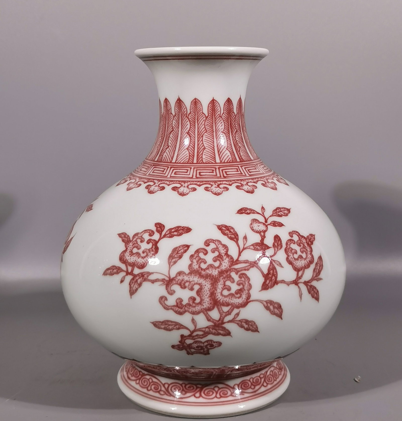 An Exquisite Underglaze-Red Fruit Pattern Vase - 3