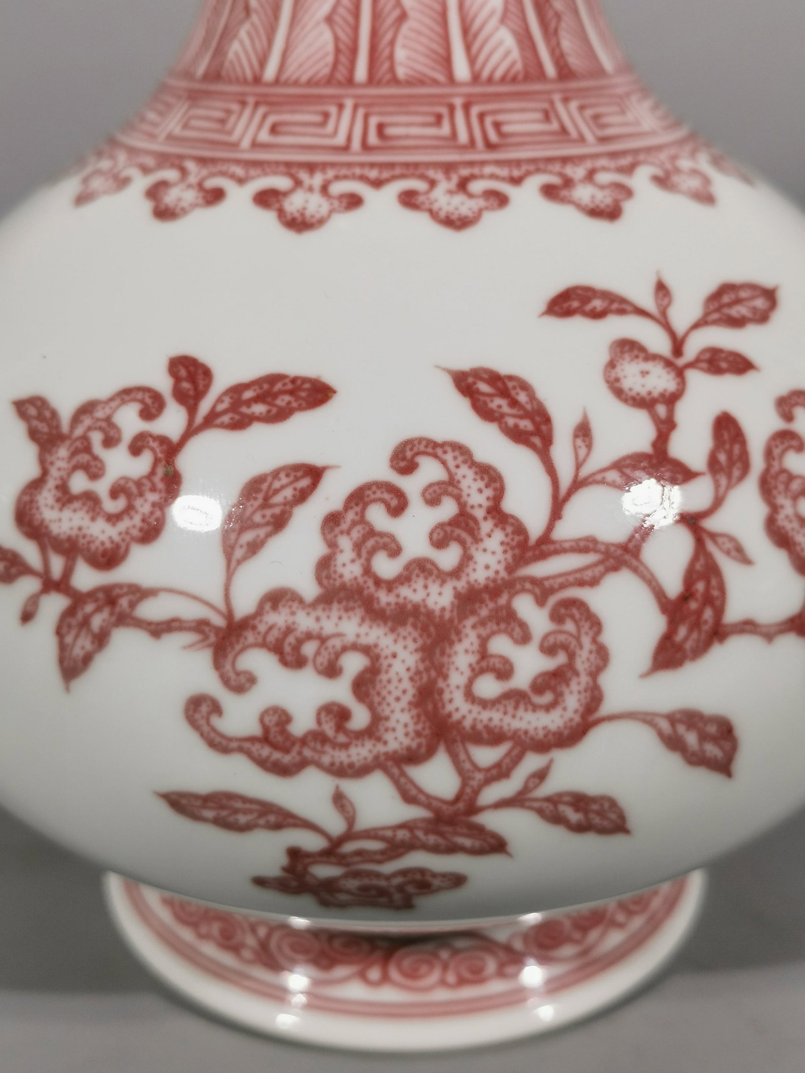 An Exquisite Underglaze-Red Fruit Pattern Vase - 4