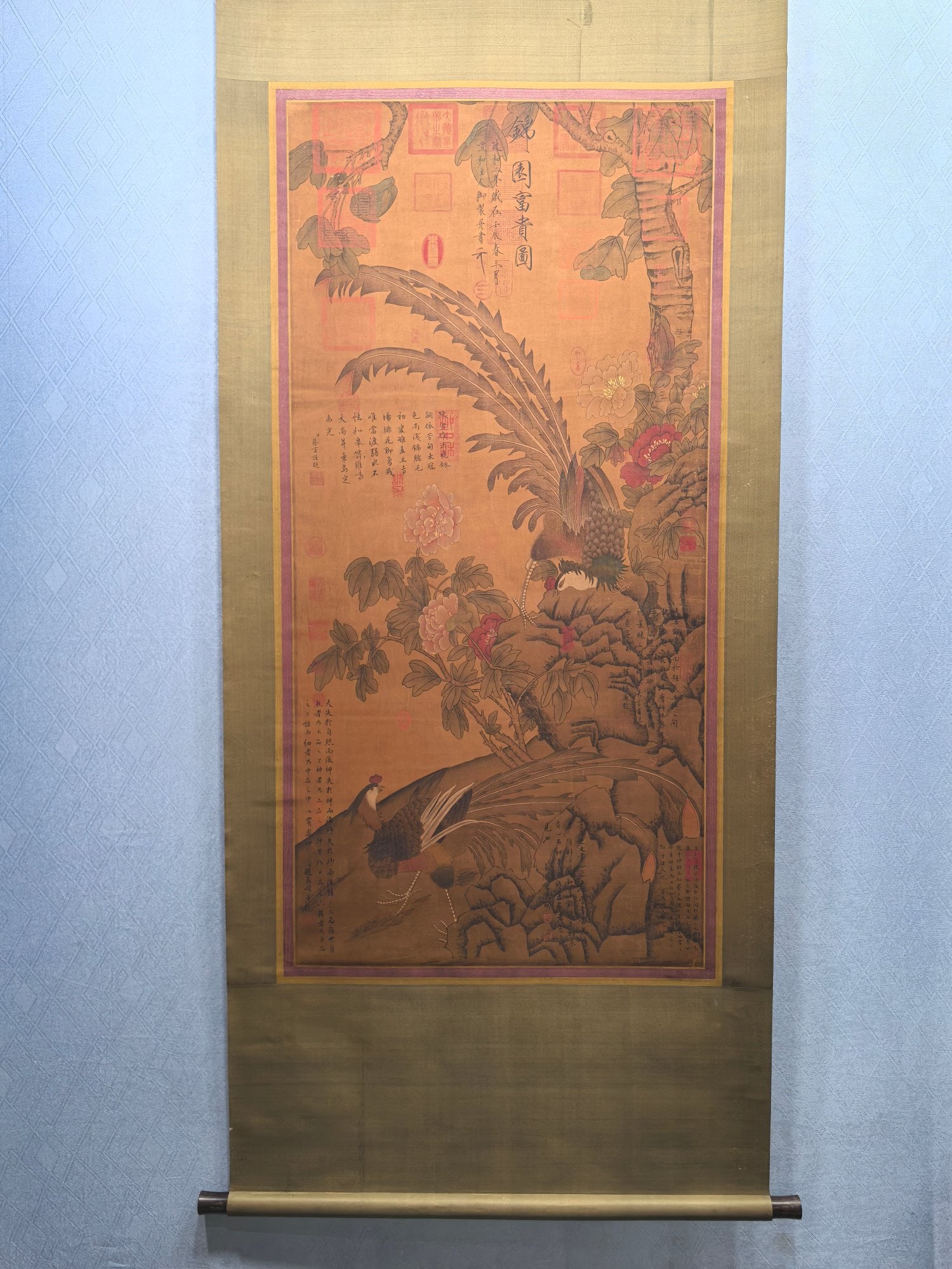 A Chinese Vertical Scroll Ink Painting of Flower and Bird on Silk,Song Huizong: A Chinese Vertical Scroll Ink Painting of Flower and Bird on Silk,Song Huizong,Size:26.2inx54.3in 一幅中国水墨绢本花鸟画立๘