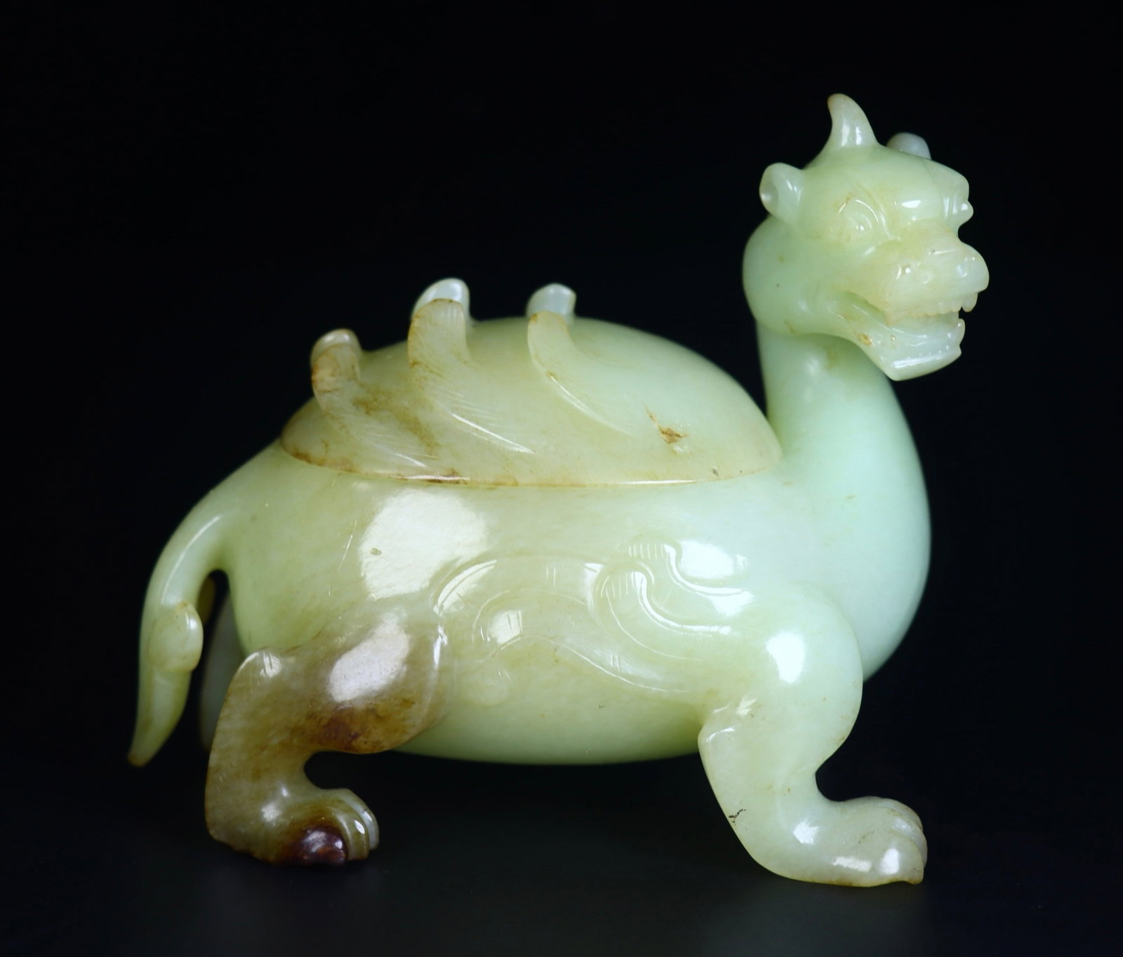An Exquisite White Jade Dragon Turtle Ornament: An Exquisite White Jade Dragon Turtle Ornament,Qing Dynasty,China,Size:4.5inx3inx3.9in,Weight:308g 白玉龙龟摆件,中国清代