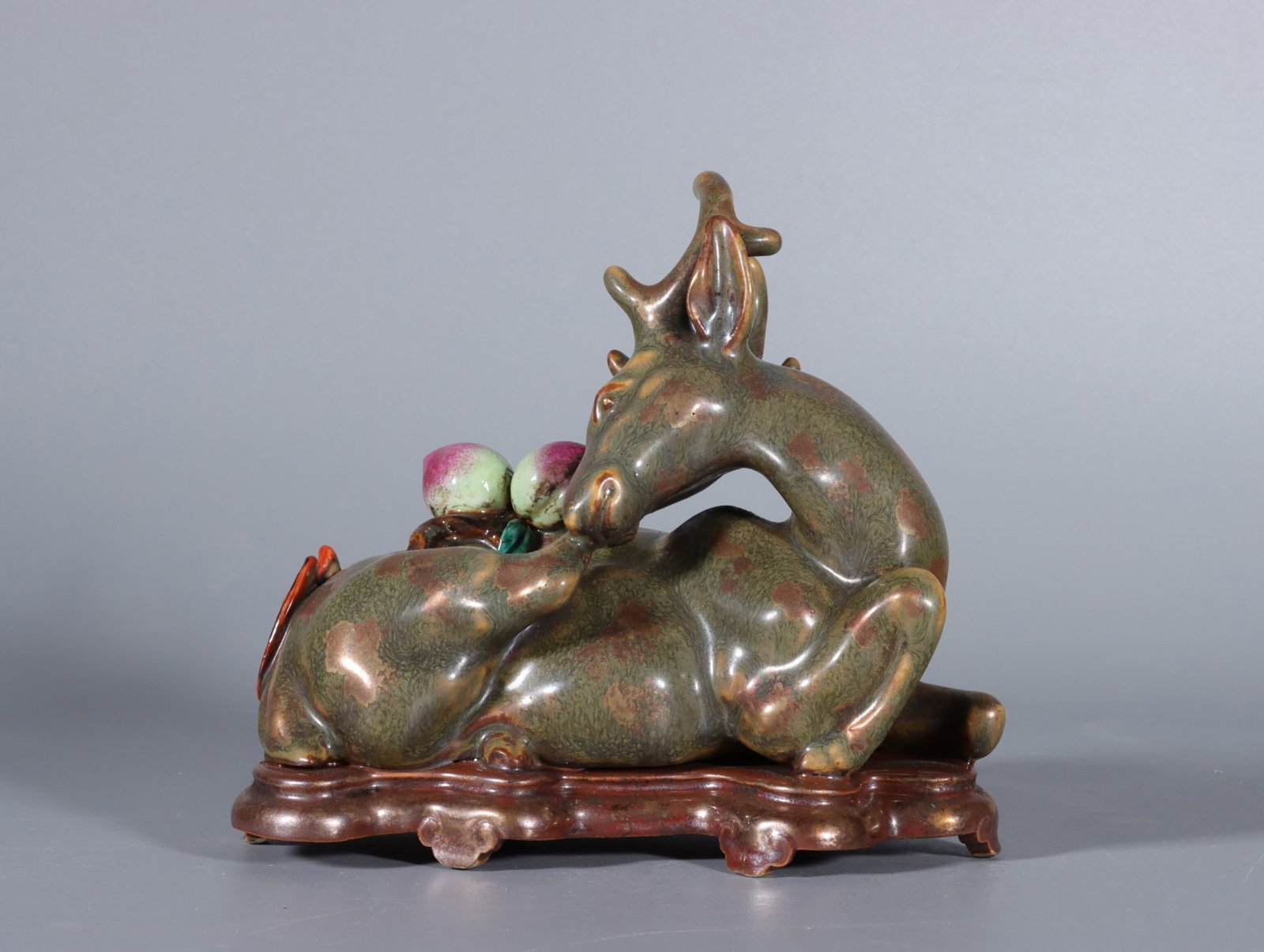 An Exquisite Teadust Glazed Bats and Peach Pattern Deer Ornament: An Exquisite Teadust Glazed Bats and Peach Pattern Deer Ornament,Qing Dynasty, China,Qianlong Four-character Mark,Size:5.5inx5.5inx3.1in 茶叶末釉福寿纹鹿