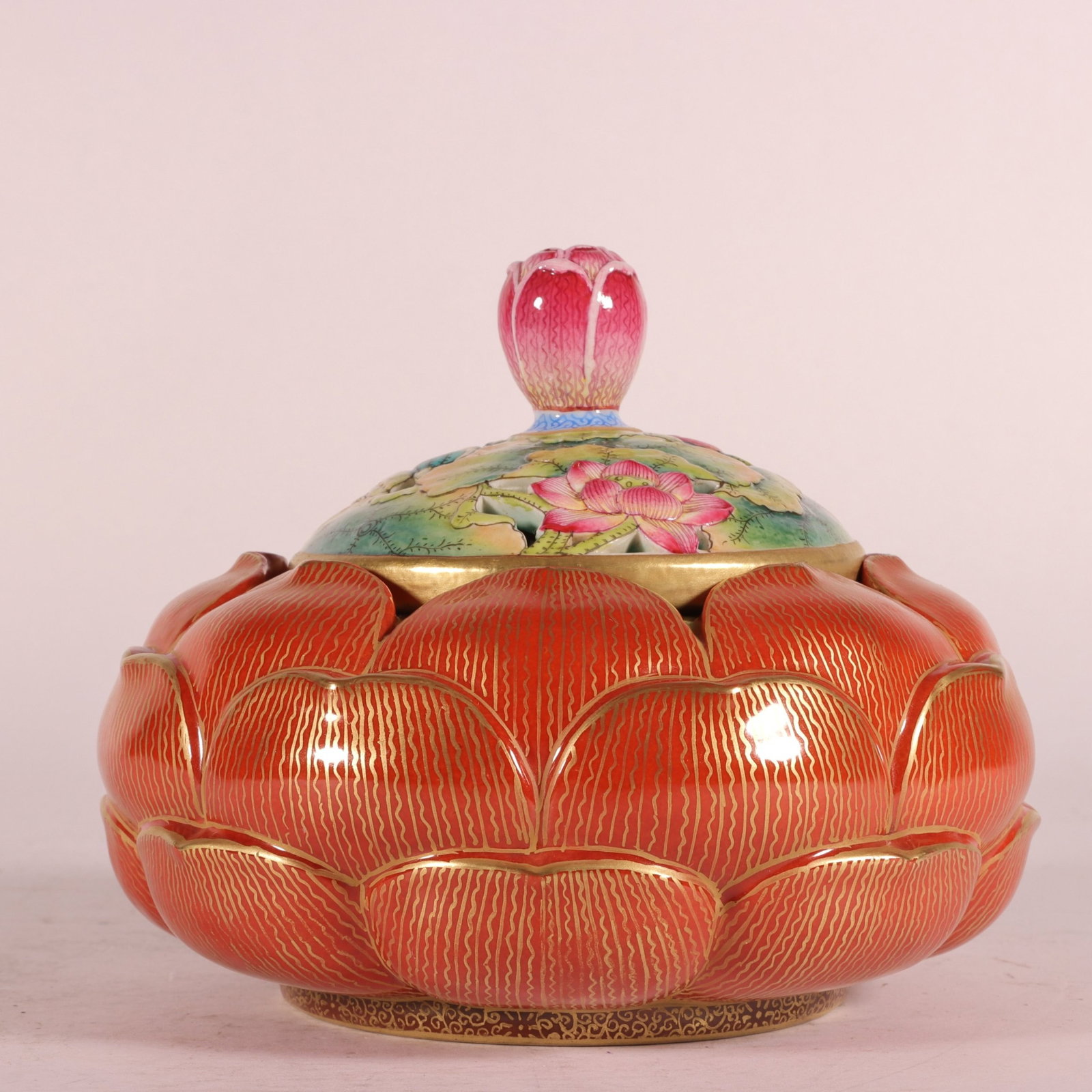 An Exquisite Enamel Painted Gold Lotus Pattern Censer: An Exquisite Enamel Painted Gold Lotus Pattern Censer,Qing Dynasty, China,Yongzheng Four-character Mark,Size:4.3inx4.6in 珐琅彩描金荷花纹香薰