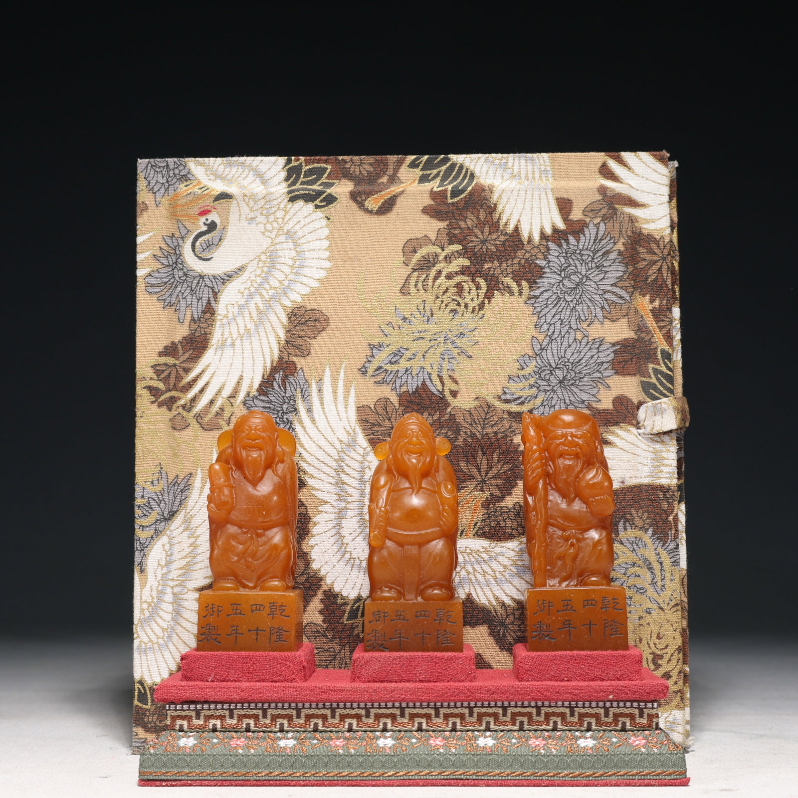 An Exquisite Tianhuang Stone Figure Pattern Seals: An Exquisite Tianhuang Stone Figure Pattern Seals,Qing Dynasty,China,Qianlong Mark,Size:1.2inx3.1in,(Box)8.3inx7.5inx3in,Weight:400g 田黄石人物纹印章,&#