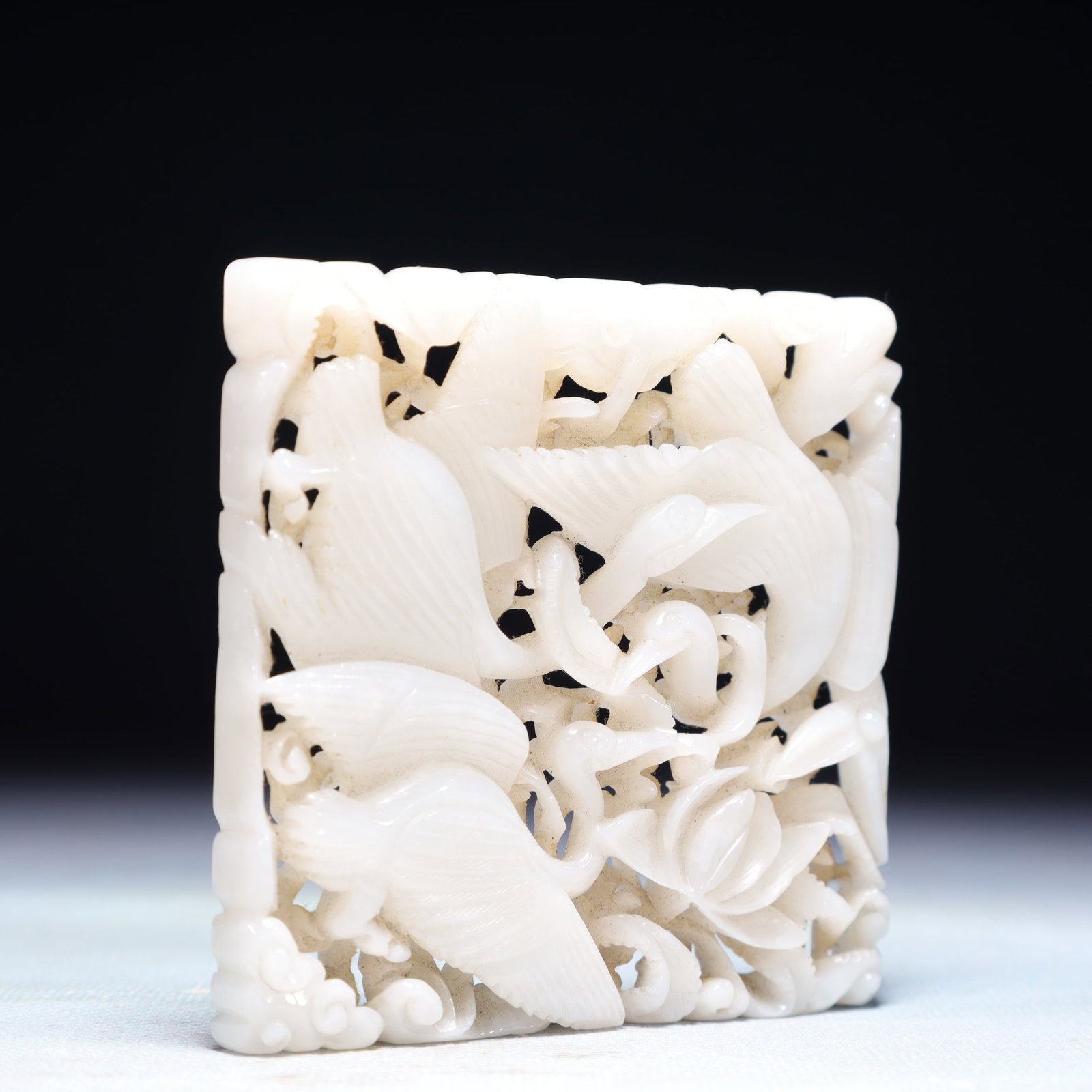 An Exquisite White Jade Crane Pattern Pendant - 3