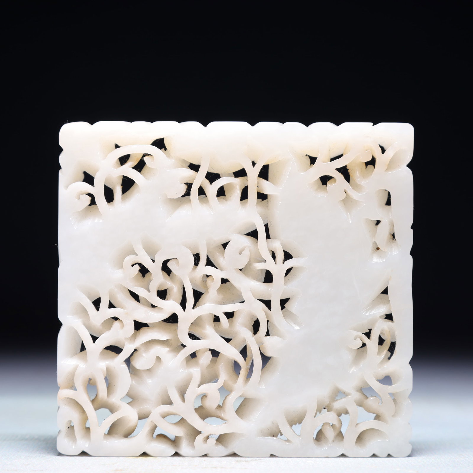 An Exquisite White Jade Crane Pattern Pendant - 4