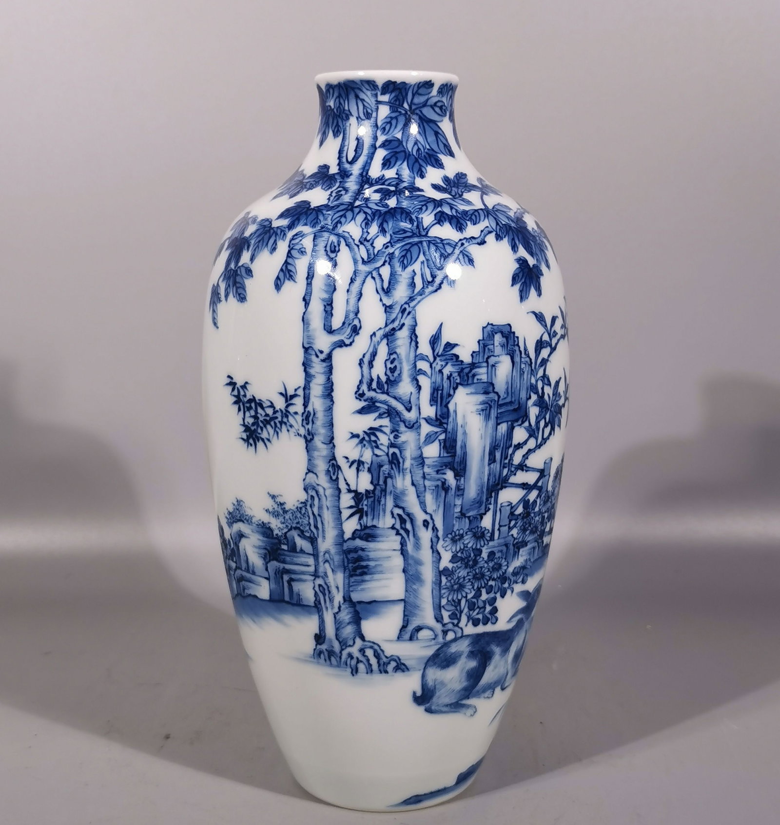 An Exquisite Blue and White Flower and Rabbit Pattern Vase,With Poem: An Exquisite Blue and White Flower and Rabbit Pattern Vase,With Poem,Qing Dynasty,China,Yongzheng Six-character Mark,Size:8.7inx4.3in 青花花卉兔纹瓶,带&