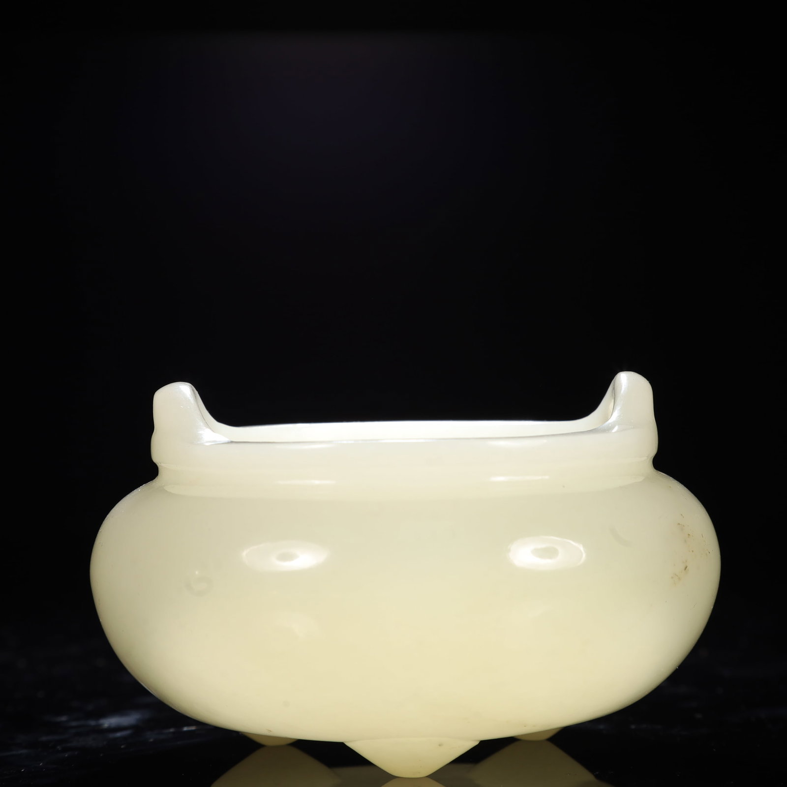 An Exquisite White Jade Double-Ears and Tripod Censer: An Exquisite White Jade Double-Ears and Tripod Censer,Qing Dynasty, China,Qianlong Four-character Mark,Size:3.9inx2.4in,Weight:300g 白玉双耳三足香炉,