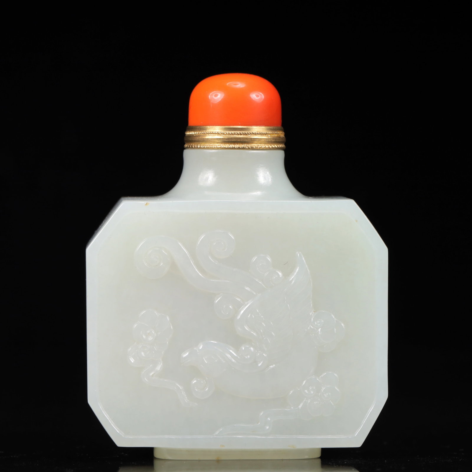 An Exquisite White Jade Dragon and Phoenix Pattern Snuff Bottle: An Exquisite White Jade Dragon and Phoenix Pattern Snuff Bottle,Qing Dynasty, China,Size:2.6inx1.2inx3.1in,Weight:193g 白玉龙凤纹鼻烟壶,中国