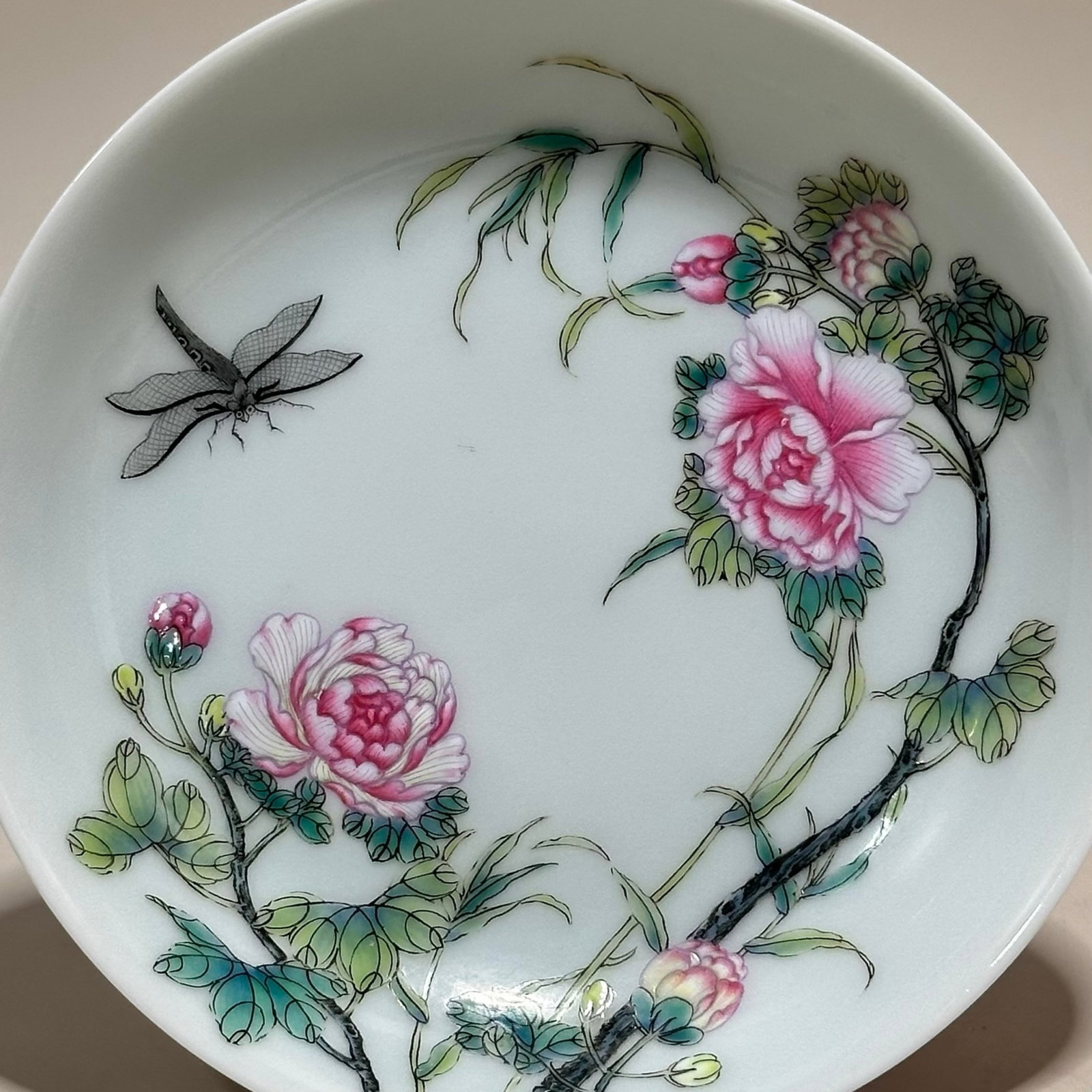 An Exquisite Famille-Rose Flower Pattern Plate: An Exquisite Famille-Rose Flower Pattern Plate,Qing Dynasty,China,Yongzheng Six-character Mark,Size:4.8inx0.9in 粉彩花卉纹盘子,中国清代