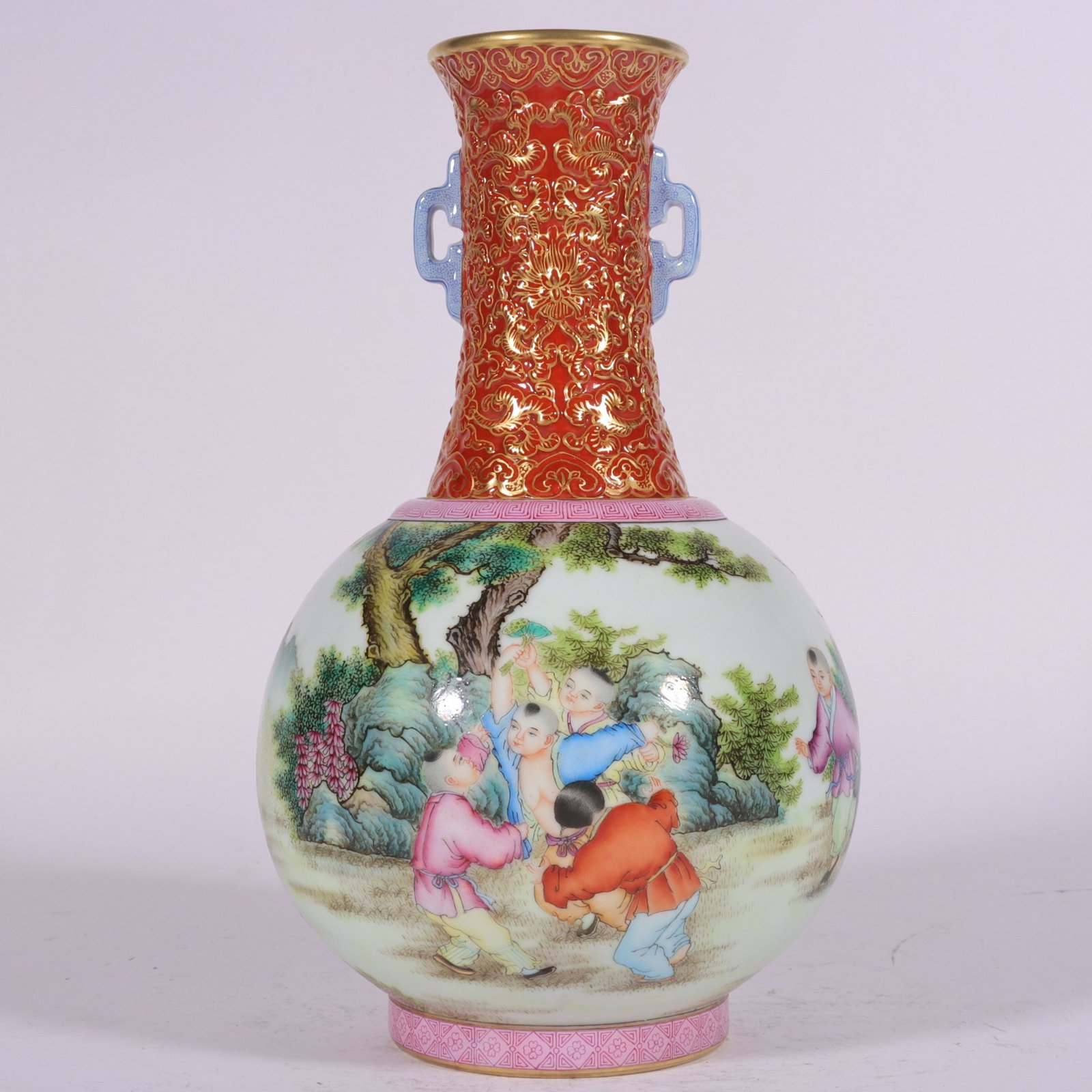 An Exquisite Enamel Iron-Red Character and Story Pattern Double-Ears Vase: An Exquisite Enamel Iron-Red Character and Story Pattern Double-Ears Vase,Qing Dynasty,China,Qianlong Four-character Mark,Size:10.2inx5.9in 珐琅彩矾红人物