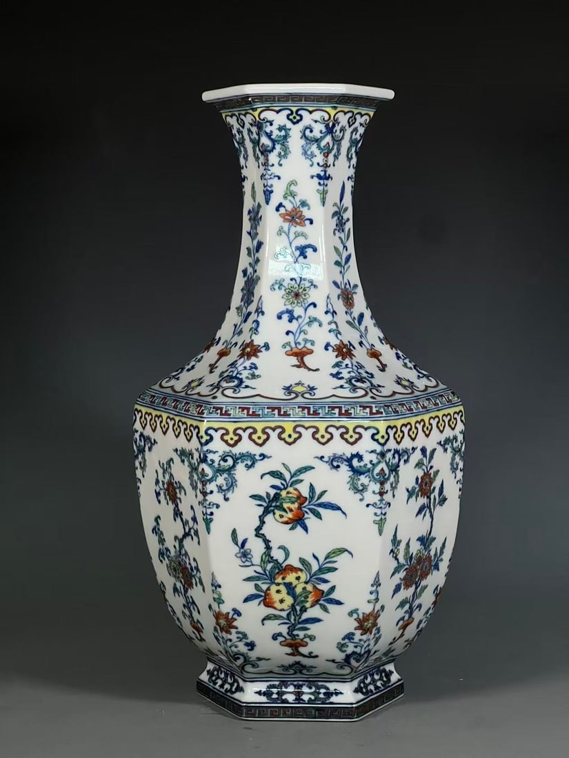 A Huge Doucai Flower and Fruit Pattern Vase: A Huge Doucai Flower and Fruit Pattern Vase,Qing Dynasty,China,Qianlong Six-character Mark,Size:18.4inx5inx5.6in 斗彩花果纹瓶,中国清代,È