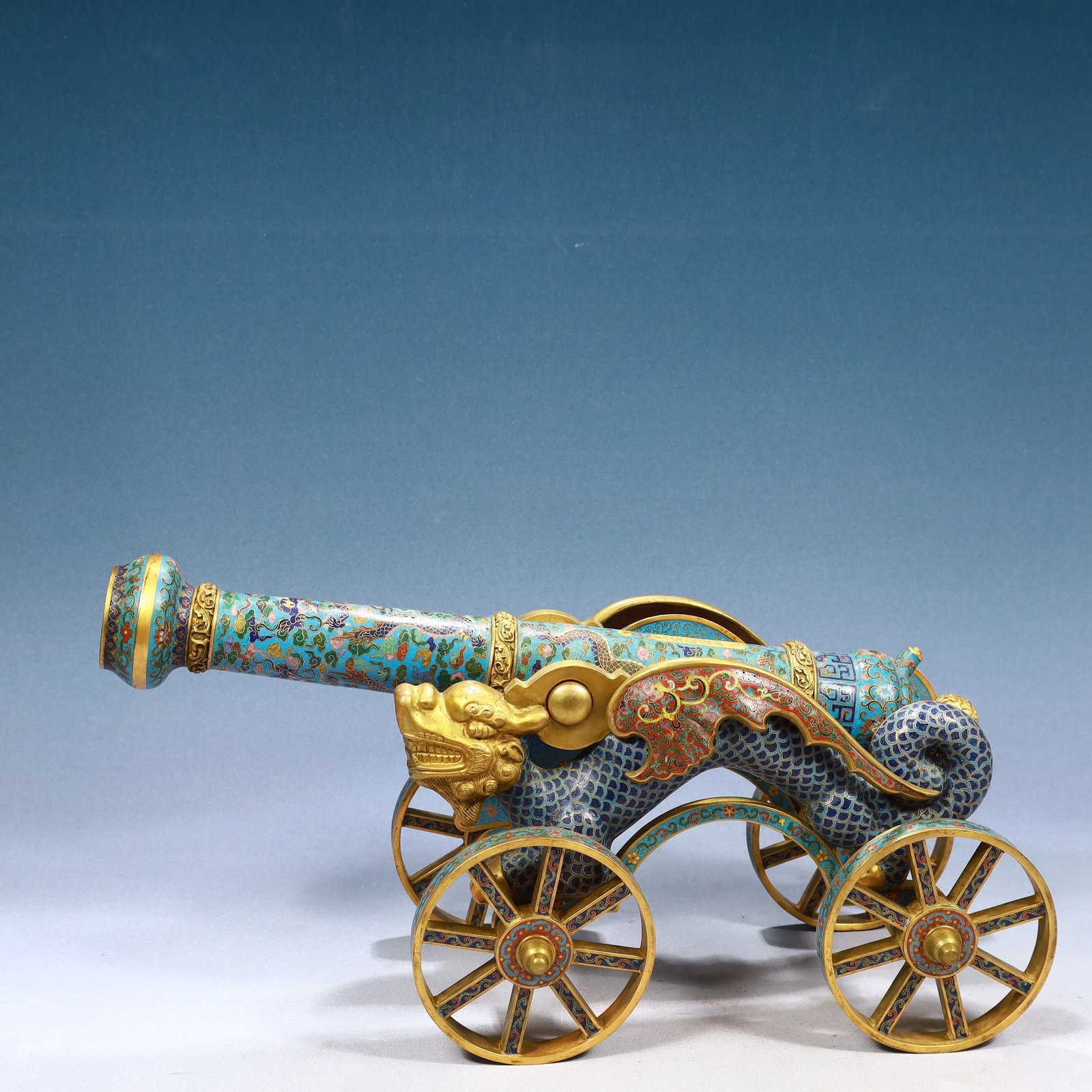 A Huge Cloisonne Auspicious Cloud and Dragon Pattern Ornament: A Huge Cloisonne Auspicious Cloud and Dragon Pattern Ornament,Qing Dynasty, China,Qianlong Six-character Mark,Size:20.9inx7.5inx9.8in,Weight:8350g 景泰蓝祥云龙ń