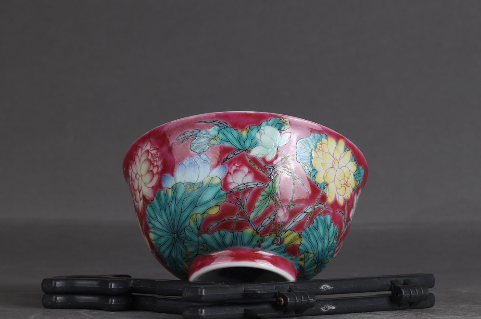An Exquisite Enamel Ruby Red-Glazed Flower Pattern Bowl - 4