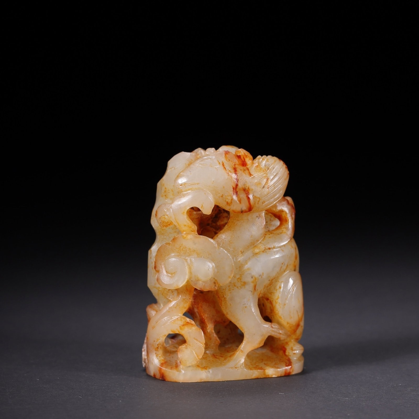 An Exquisite White Jade Ganoderma lucidum Pattern Ornament: An Exquisite White Jade Ganoderma lucidum Pattern Ornament,Qing Dynasty,China,Size:1.5inx1inx0.6in,Weight:20g 白玉灵芝纹摆件,中国清代