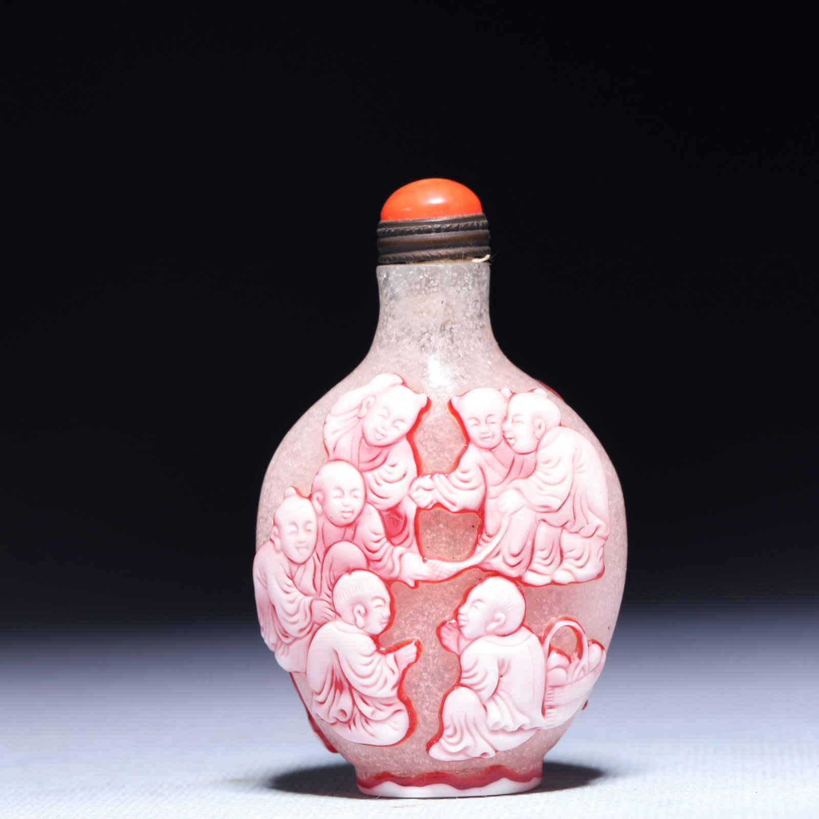An Exquisite Glass Figure Pattern Snuff Bottle: An Exquisite Glass Figure Pattern Snuff Bottle,Qing Dynasty,China,With Mark,Size:1.6inx1.2inx2.6in,Weight:47.1g 琉璃人物纹鼻烟壶,中国清