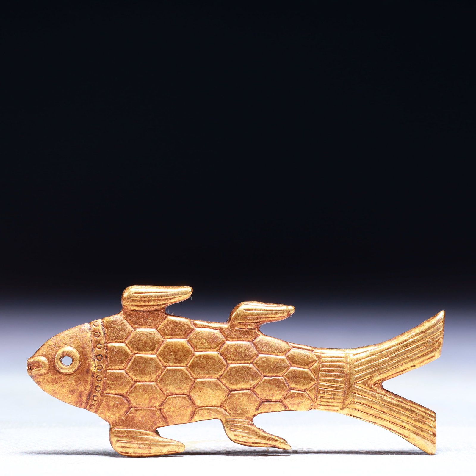 An Exquisite Gilt Bronze Fish Cash Coin: An Exquisite Gilt Bronze Fish Cash Coin,the Shang and Zhou dynasties in China,Size:3.5inx1.4in,Weight:38.7g 铜鎏金鱼钱币,中国商周时