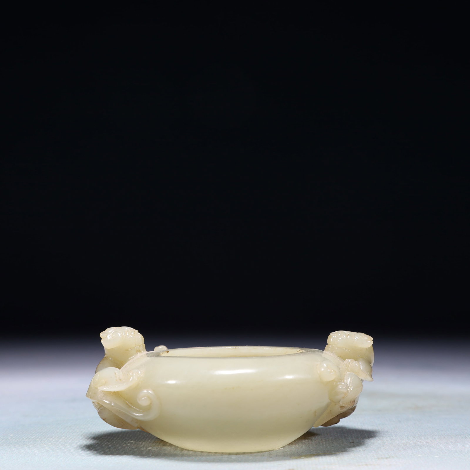 An Exquisite White Jade Beast Pattern Brush Washer: An Exquisite White Jade Beast Pattern Brush Washer,Qing Dynasty,China,Size:3.9inx2.8inx1.4in,Weight:140.2g 白玉兽纹笔洗,中国清代