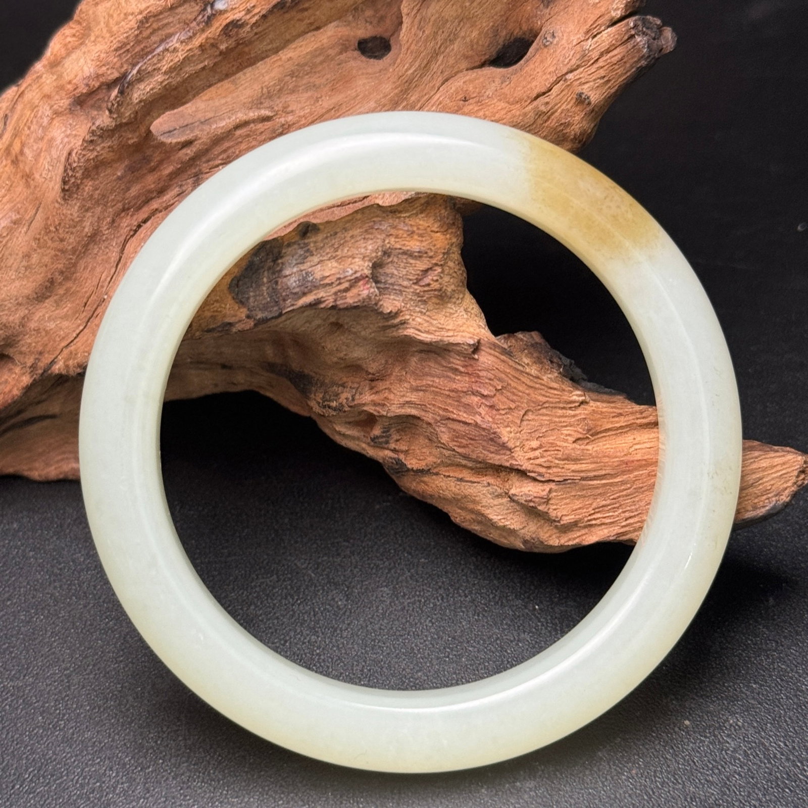 An Exquisite White Jade Bracelet (1 of 7)