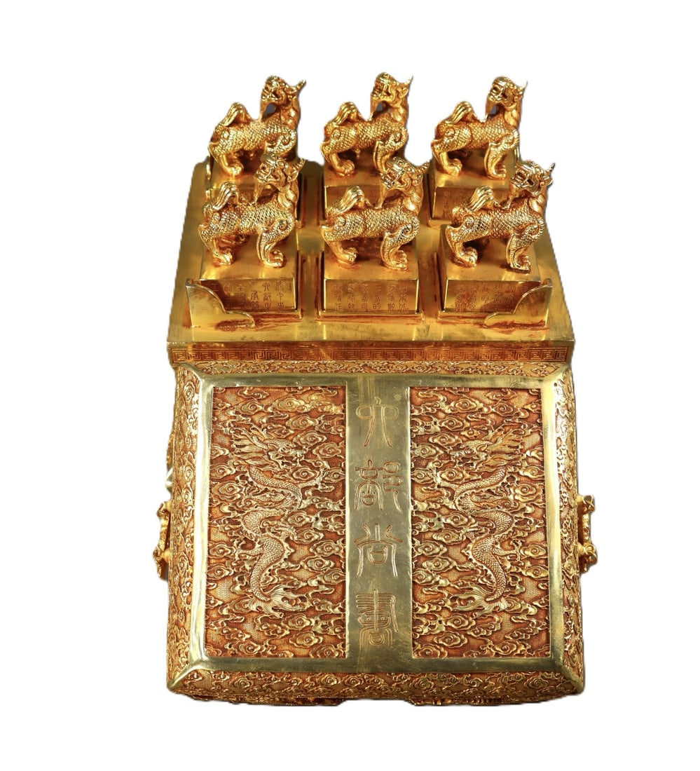 A Set of Fine Gilt Bronze Dragon Seals,with Gilt Bronze Box,with poem: A Set of Fine Gilt Bronze Dragon Seals,with Gilt Bronze Box,with poem,Qing Dynasty,China,Qianlong Four-character Mark,Size:(Box)11.2inx9.4in,(Seal)3.9inx2.4in,Weight:15380g 一套铜