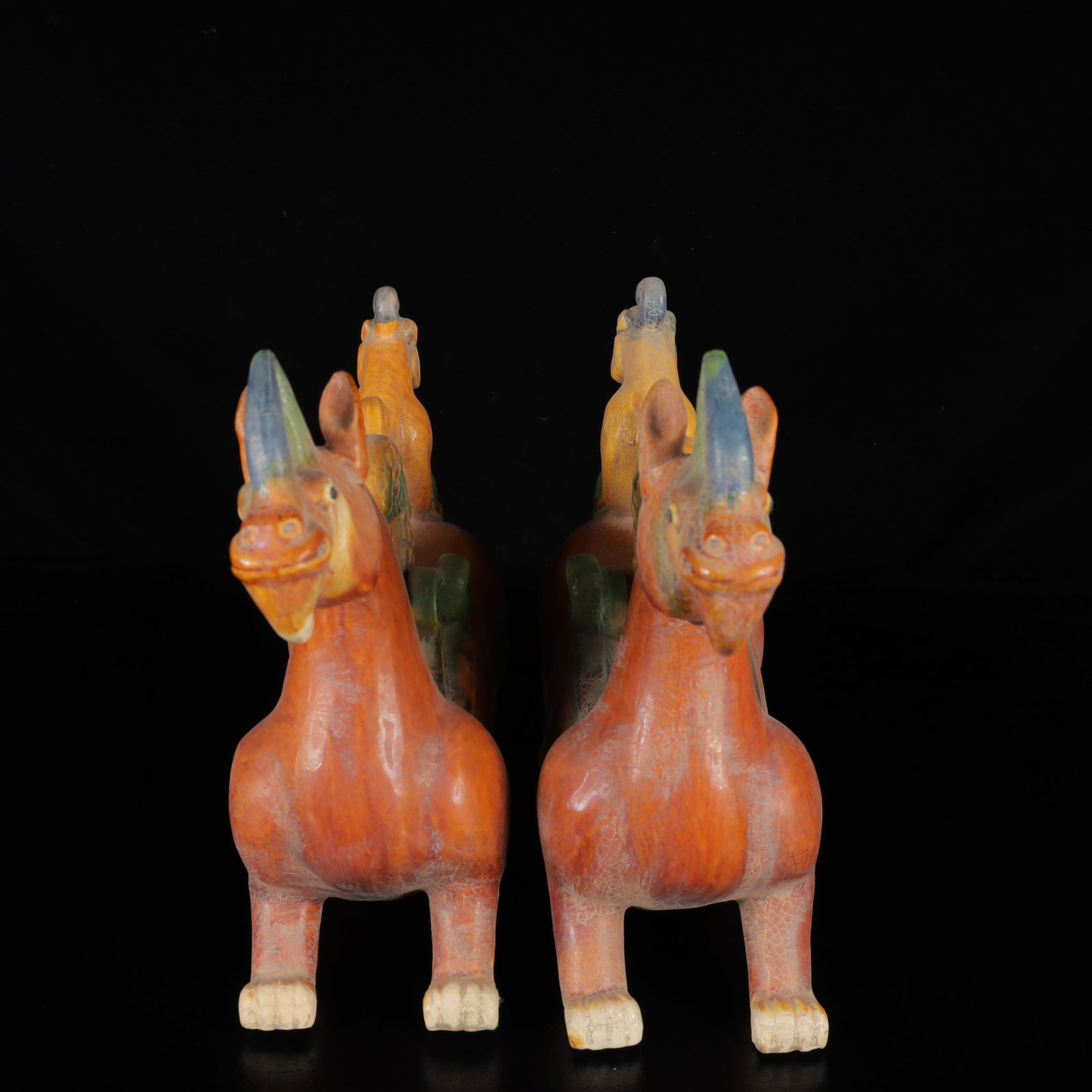 A Pair of Exquisite Auspicious Beast Ornaments: A Pair of Exquisite Auspicious Beast Ornaments,Tang Dynasty,China,Size:8.3inx10.2inx3.1in,Weight:1540g 一对瑞兽摆件,中国唐代