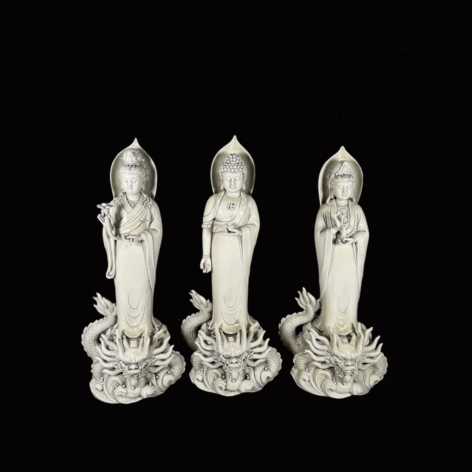 A Set of Solemn Blance-De-Chine Statue of Sakyamuni: A Set of Solemn Blance-De-Chine Statue of Sakyamuni,Ming Dynasty,China,He Chaozong Mark,Size:23.6in 一套德化瓷如来像,中国明代,&#
