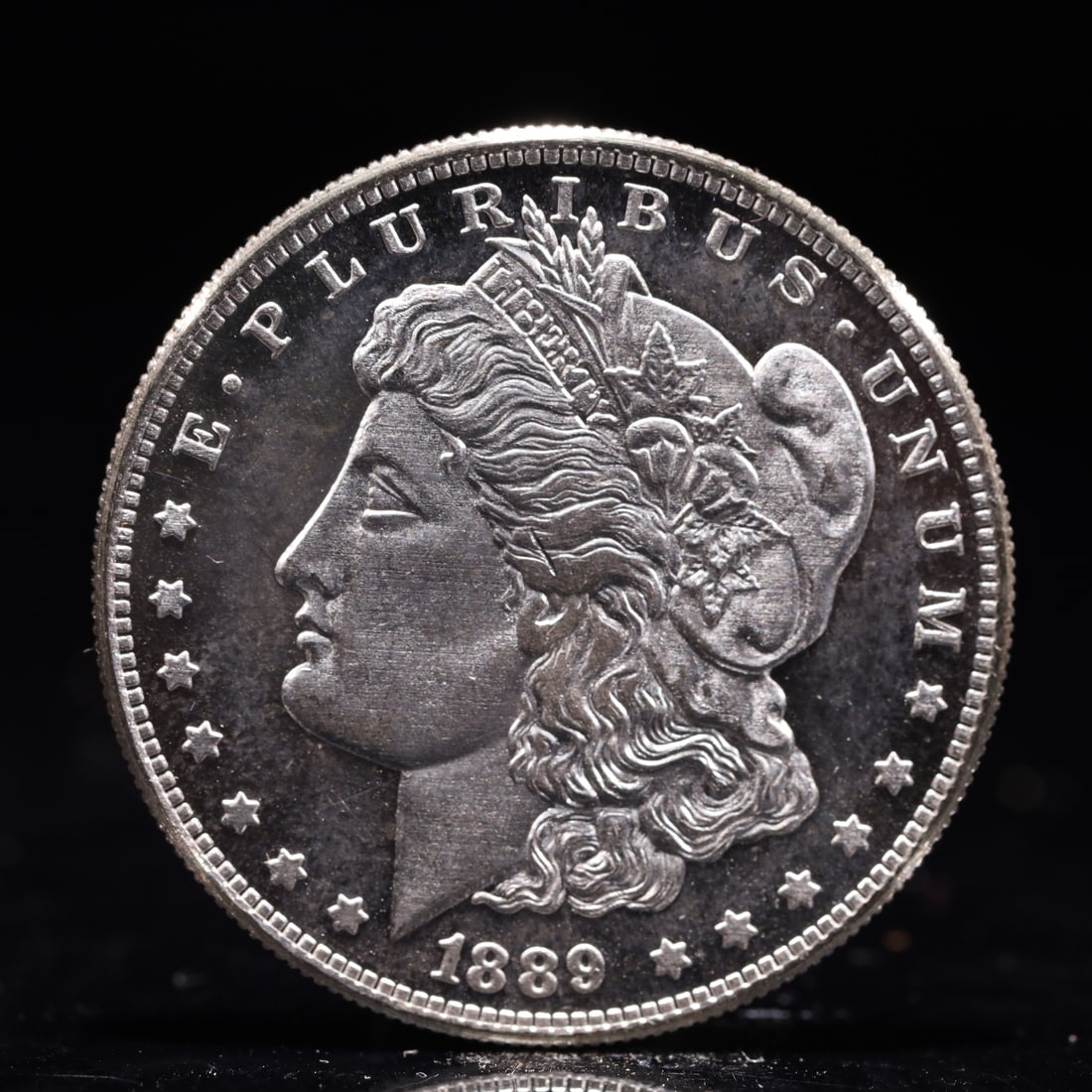 USA Morgan Dollar 1889 Coin: Obv: profile bust with date below and E PLURIBUS UNUM legend and stars around. Rev: eagle with In God we trust above within wreath with UNITED STATES OF AMERICA ONE DOLLAR legend. IN GOD WE TRUST /