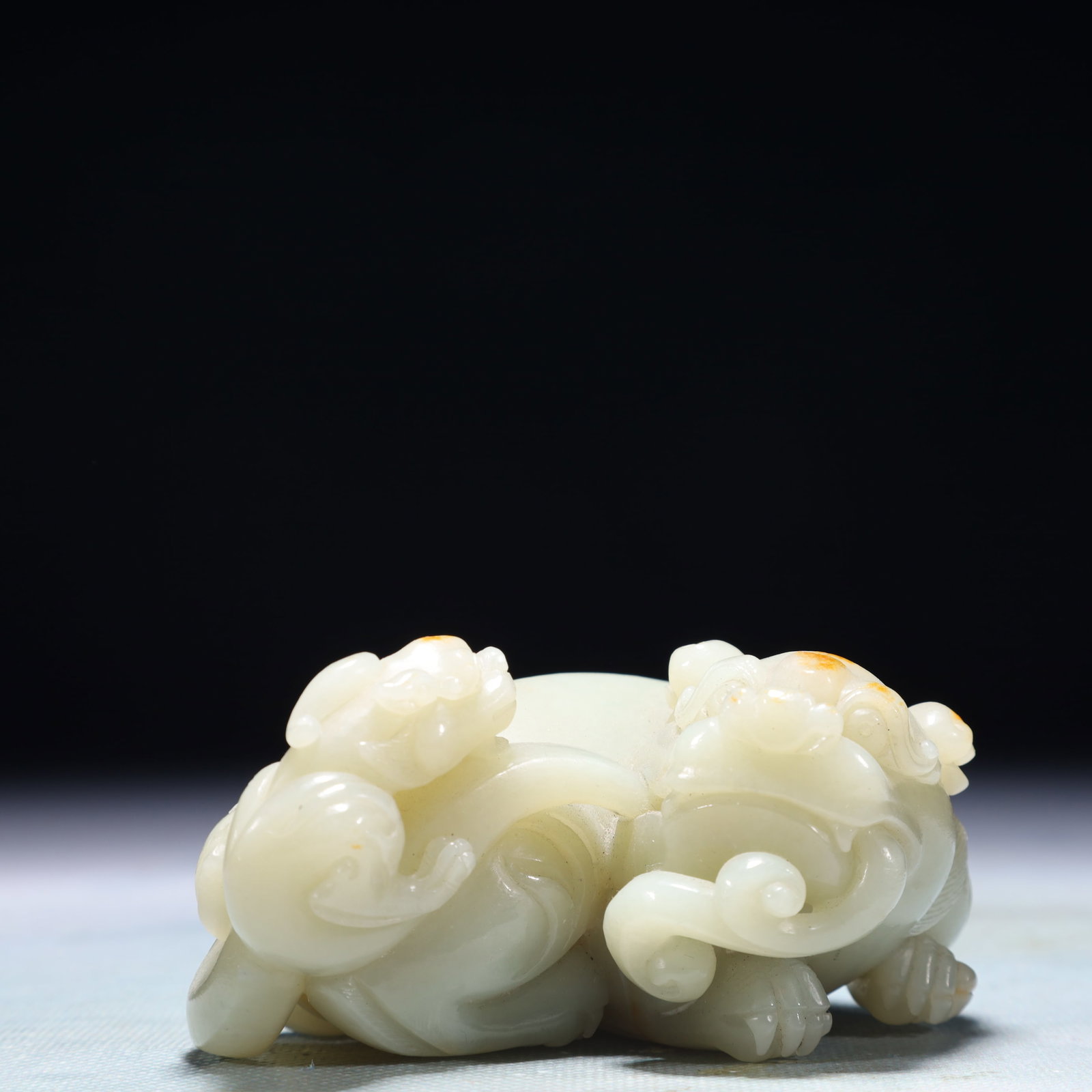 An Exquisite White Jade Beast Ornament: An Exquisite White Jade Beast Ornament,Qing Dynasty,China,Size:3.9inx2.8inx1.6in,Weight:434.9g 白玉兽摆件,中国清代