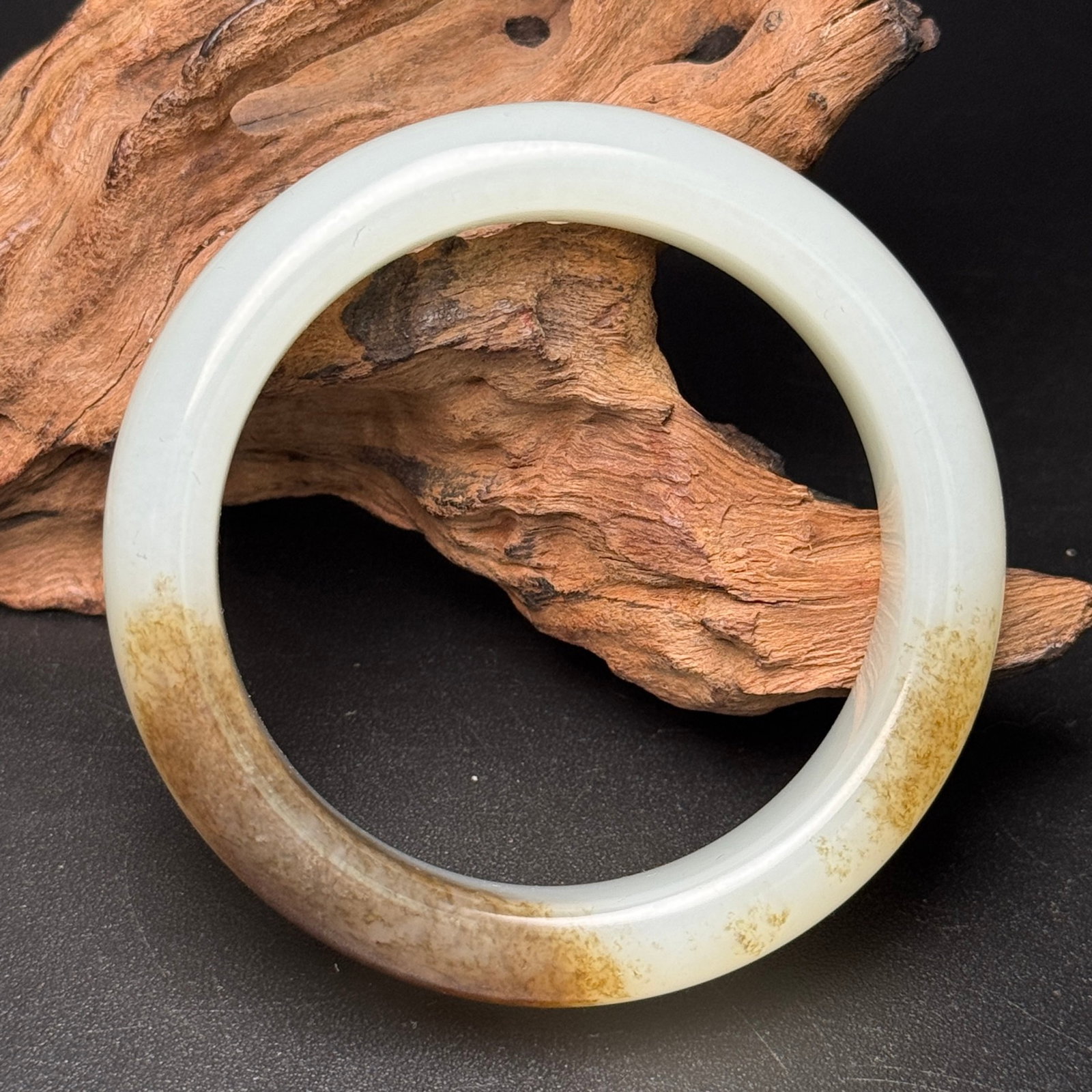 An Exquisite White Jade Bracelet (1 of 7)