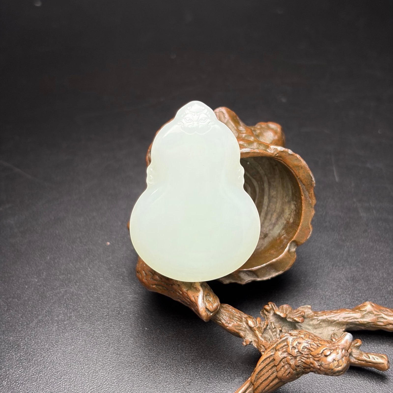 An Exquisite White Jade Beast-Face Pattern Gourd Pendant: An Exquisite White Jade Beast-Face Pattern Gourd Pendant,Qing Dynasty,China,Size:1.1inx1.6inx0.4in,Weight:20g 白玉兽面纹葫芦挂件,中国&