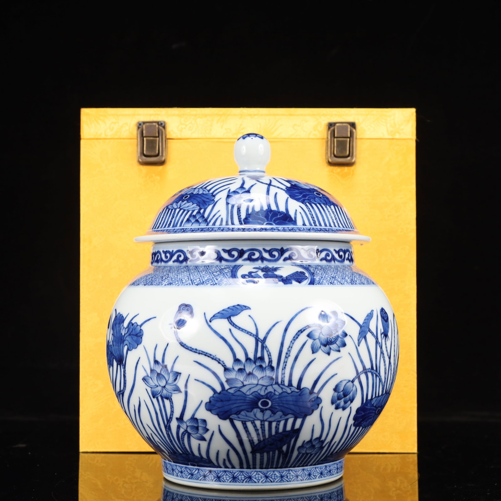 An Exquisite Blue and White Lotus Pattern Cover Jar: An Exquisite Blue and White Lotus Pattern Cover Jar,Qing Dynasty, China,Qianlong Six-character Mark,Size:7.9inx7.9inx10.6in 青花莲花纹盖罐,中国
