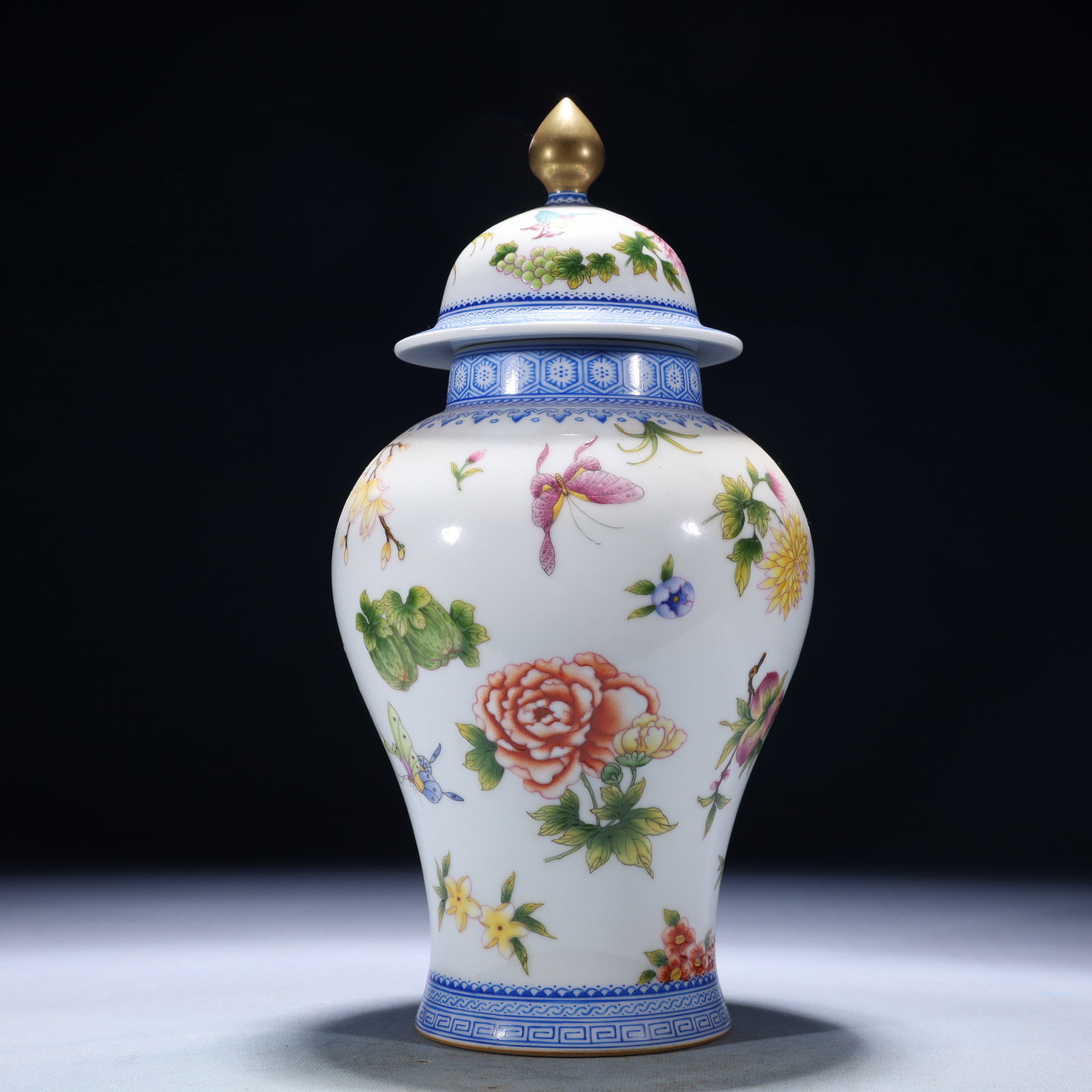 An Exquisite Famille-Rose Flower and Butterfly Pattern Jar with Cover: An Exquisite Famille-Rose Flower and Butterfly Pattern Jar with Cover,Qing Dynasty,China,Qianlong Six-character Mark,Size:5.1inx10.6in,Weight:1150g