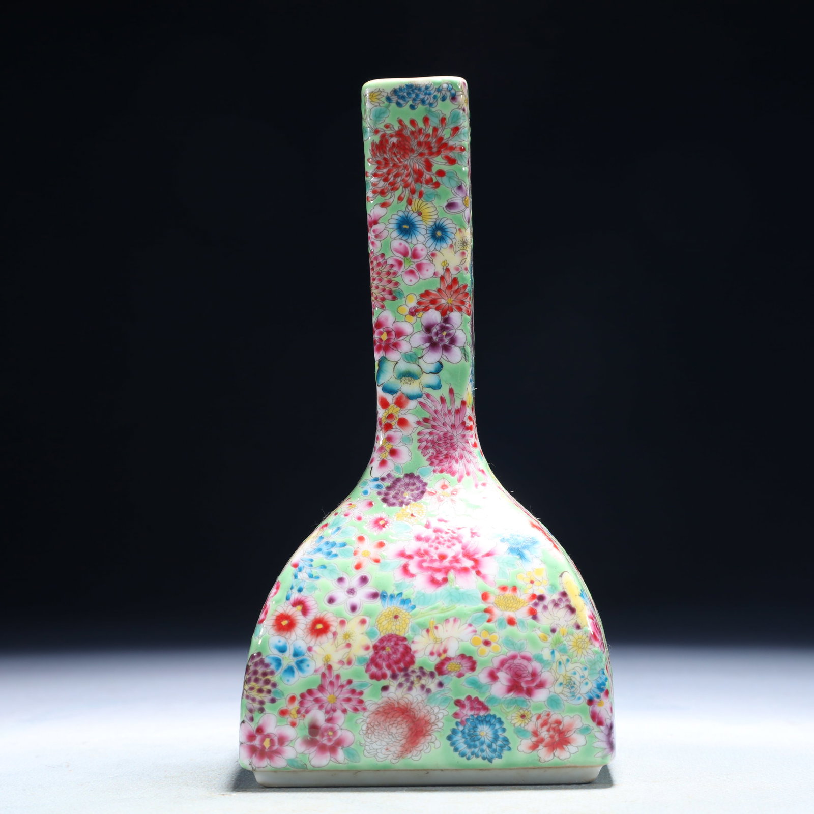 An Exquisite Famille-Rose Flower Pattern Vase: An Exquisite Famille-Rose Flower Pattern Vase,Qing Dynasty,China,Yongzheng Four-character Mark,Size:3.1inx6.3in,Weight:1000g