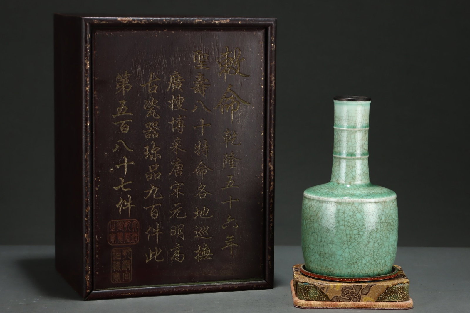 An Exquisite Ru yao Celadon Glazed Cover with Silver Vase: An Exquisite Ru yao Celadon Glazed Cover with Silver Vase,Song Dynasty,China,With Mark,Size:8.7inx4.8in 汝窑青釉银口瓶,中国宋代,४