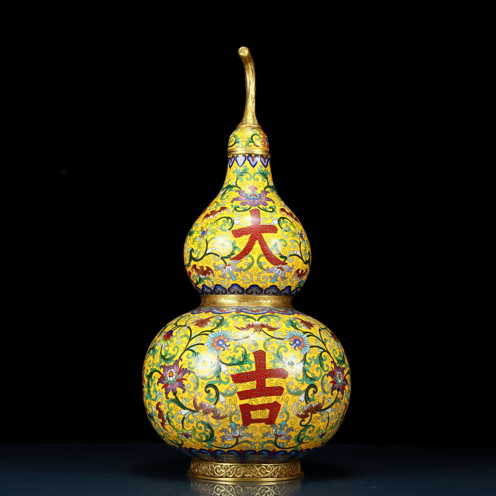 A Huge Cloisonne Lotus Pattern Gourd-Shaped Vase: A Huge Cloisonne Lotus Pattern Gourd-Shaped Vase，Qing Dynasty, China，Qianlong Four-character Mark，Size:7.9inx16.9in，Weight:5.10kg 景泰蓝缠枝&#