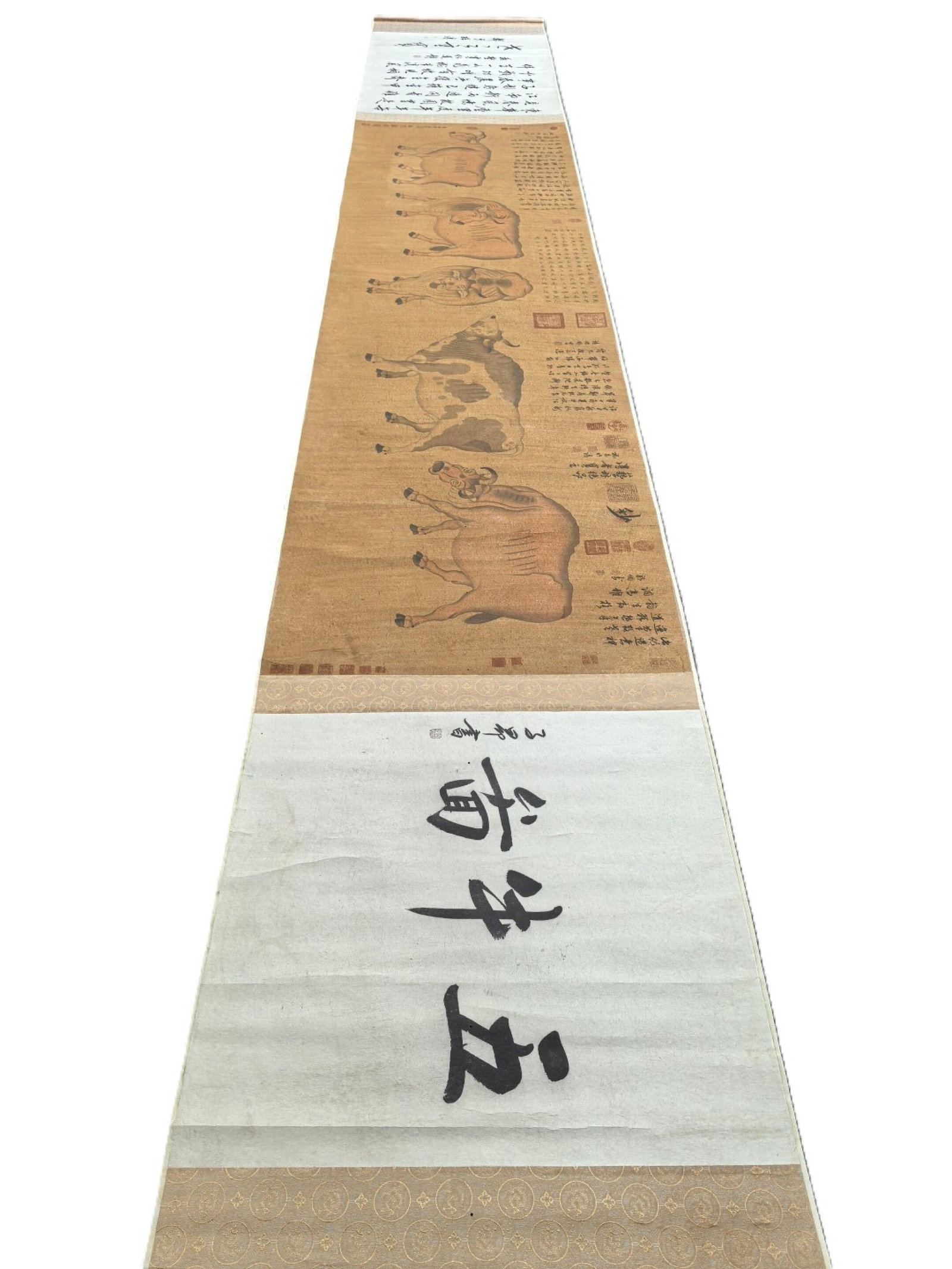 A Chinese Hand Scroll Ink Painting of Buffalo on Paper: A Chinese Hand Scroll Ink Painting of Buffalo on Paper,Su Shi,Size:31.5inx236.2in 一幅中国水墨牛画手卷,苏轼