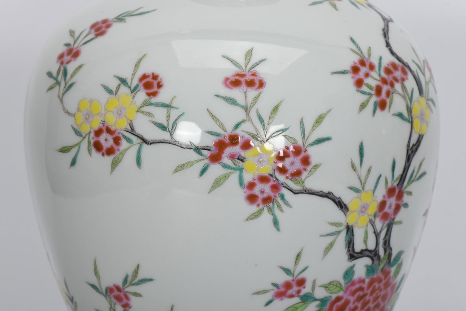A Rare Enamel Flower Pattern Vase - 3