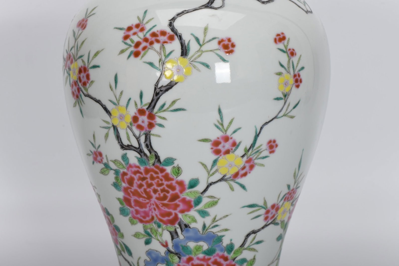 A Rare Enamel Flower Pattern Vase - 6
