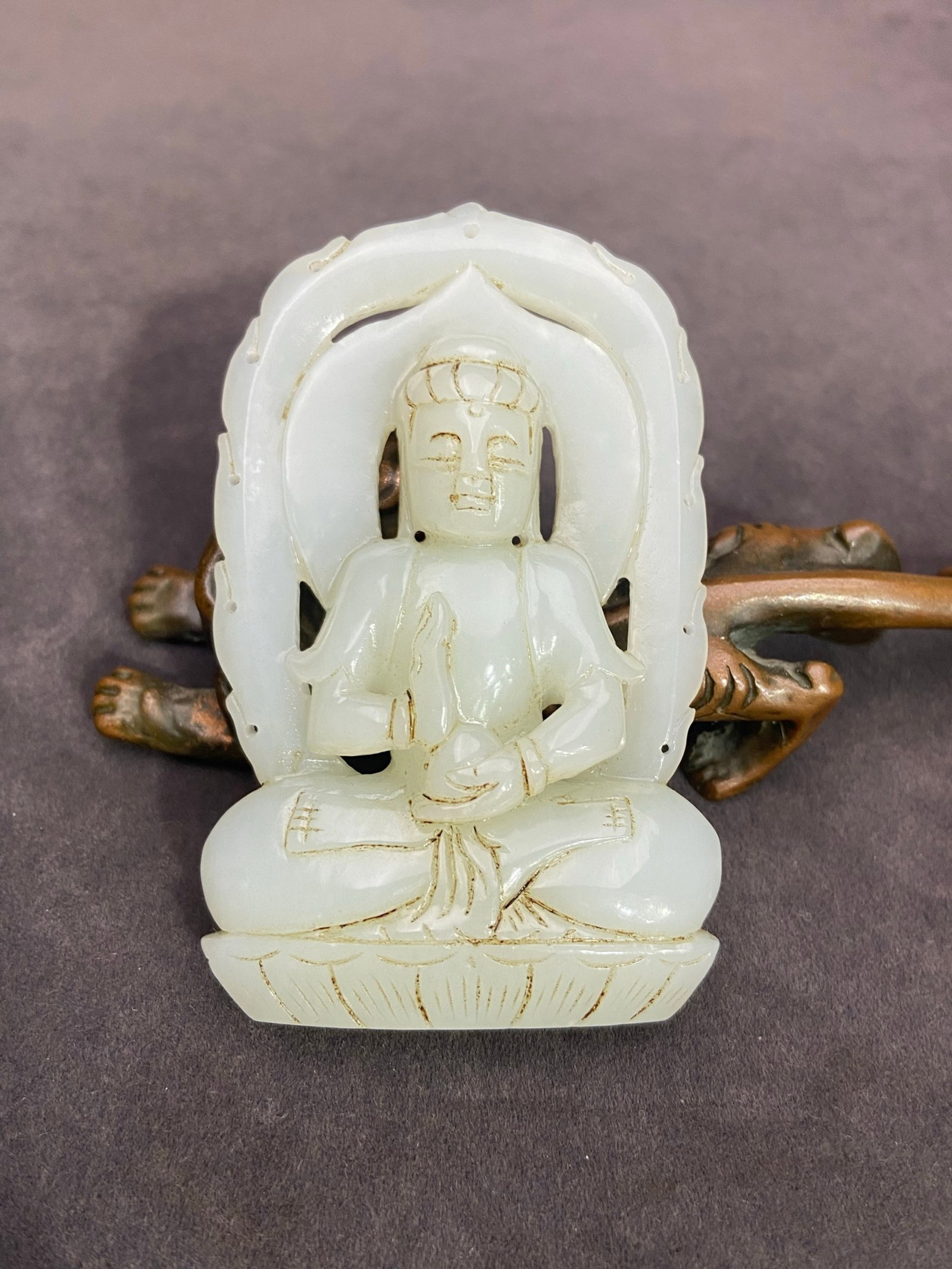 An Exquisite White Jade Statue of Avalokitesvara Pendant: An Exquisite White Jade Statue of Avalokitesvara Pendant,Qing Dynasty,China,Size:3inx1.8inx0.6in,Weight:62g 白玉观音像挂件,中国清代