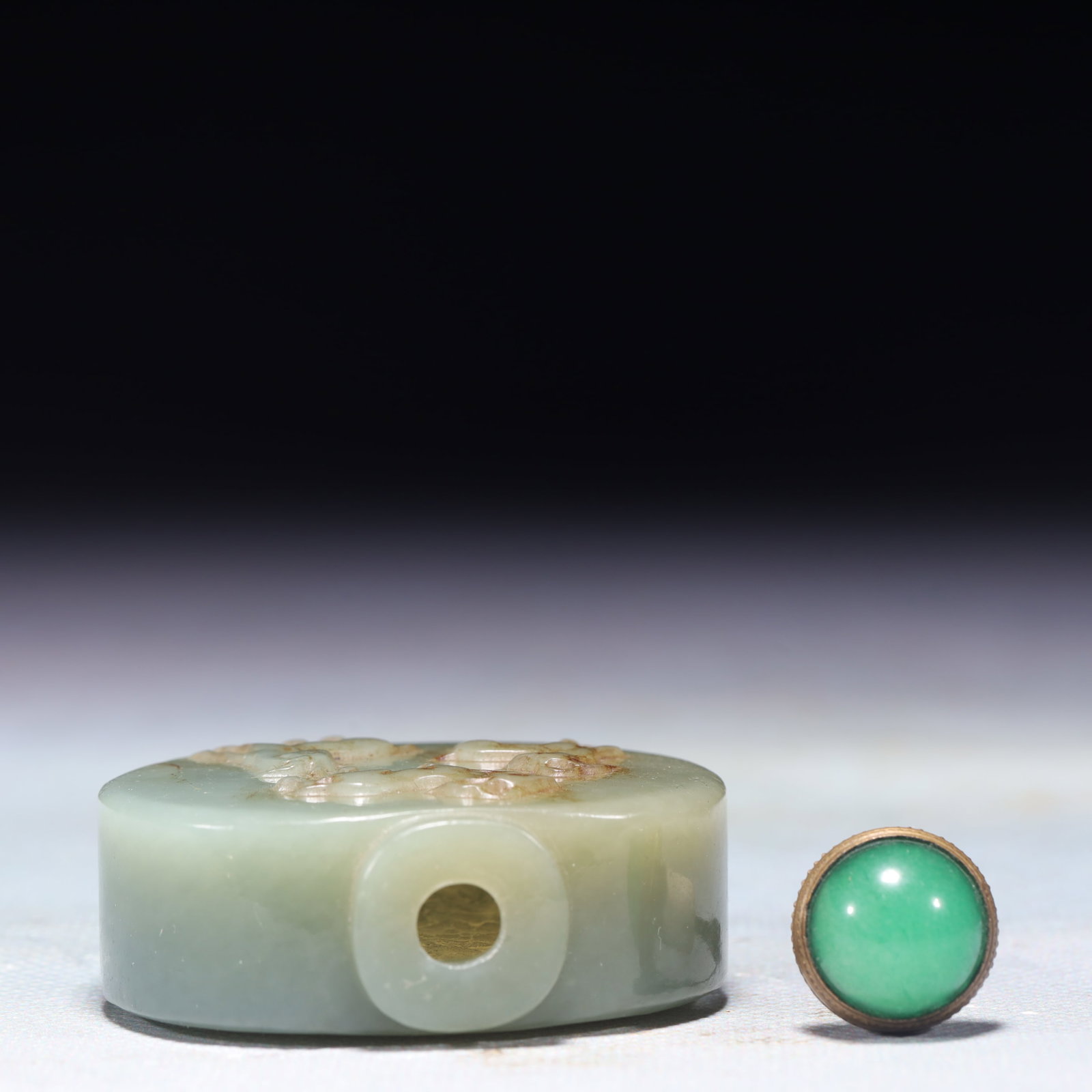 An Exquisite White Jade Sheep Pattern Snuff Bottle - 5