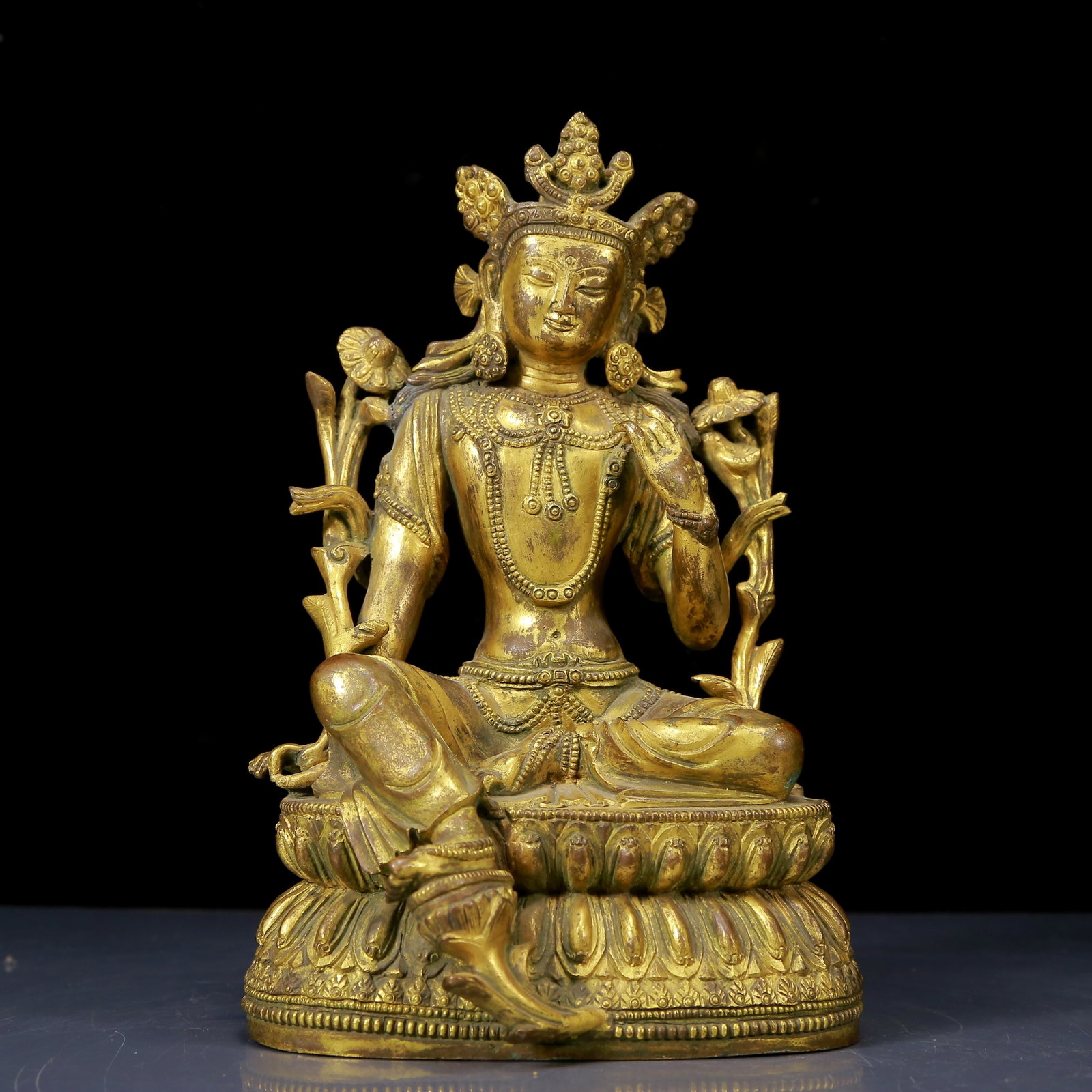A Solemn Gilt Bronze Statue of Tara: A Solemn Gilt Bronze Statue of Tara,Ming Dynasty, China,Size:5.9inx5.1inx9.4in,Weight:3210g 铜鎏金度母像，明代