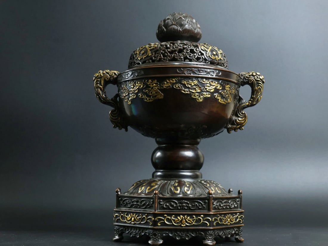 An Exquisite Gilt Bronze Auspicious Cloud and Lotus Pattern Double-Ears Censer: An Exquisite Gilt Bronze Auspicious Cloud and Lotus Pattern Double-Ears Censer,Ming Dynasty, China, Xuande Six-character Mark,Size:11.2inx6.1in,Weight:5540g 铜鎏金祥云