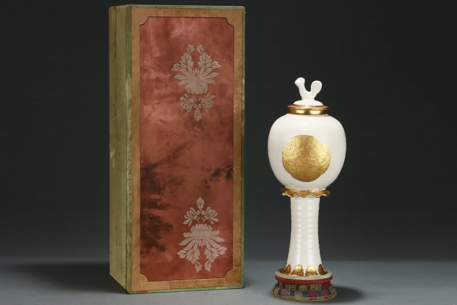 A Rare Ding yao White Glazed Figure Pattern Bottle: A Rare Ding yao White Glazed Figure Pattern Bottle,Song Dynasty,China,Size:14.4inx5.7in 定窑白釉人物纹盖瓶,中国宋代