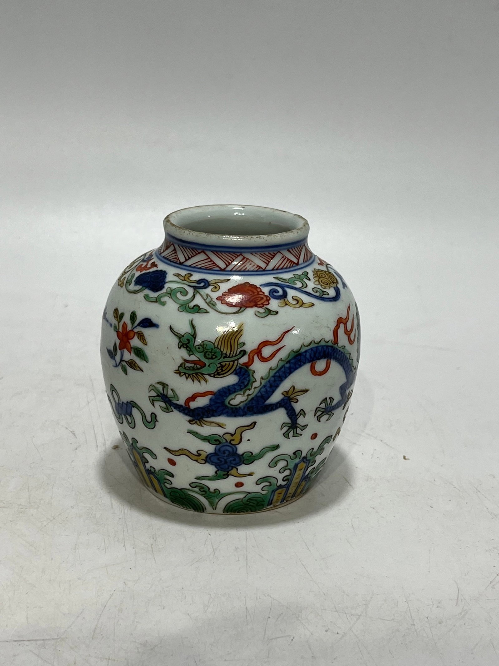 An Exquisite Wucai Auspicious Cloud and Dragon Pattern Jar: An Exquisite Wucai Auspicious Cloud and Dragon Pattern Jar,Ming Dynasty,China,Jiajing Six-character Mark,Size:3.5in 五彩祥云龙纹罐,中国明