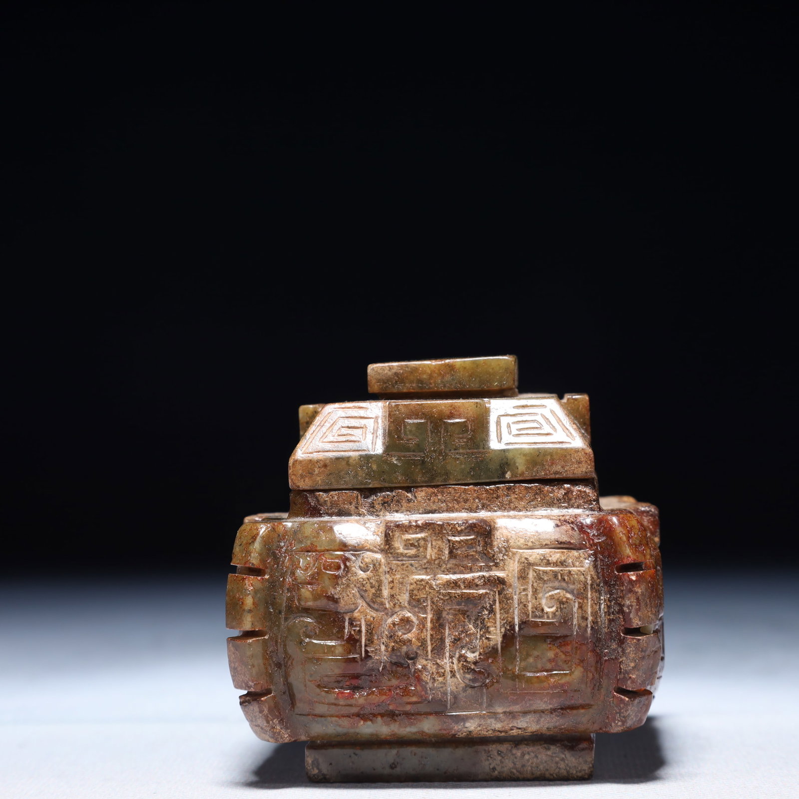 An Archaic Archaic Jade Chi-Dragon Pattern Jar with Cover: An Archaic Archaic Jade Chi-Dragon Pattern Jar with Cover,Ancient Time,China,Size:3.1inx1.6inx3.1in,Weight:200g 高古玉螭龙纹盖罐,中国远