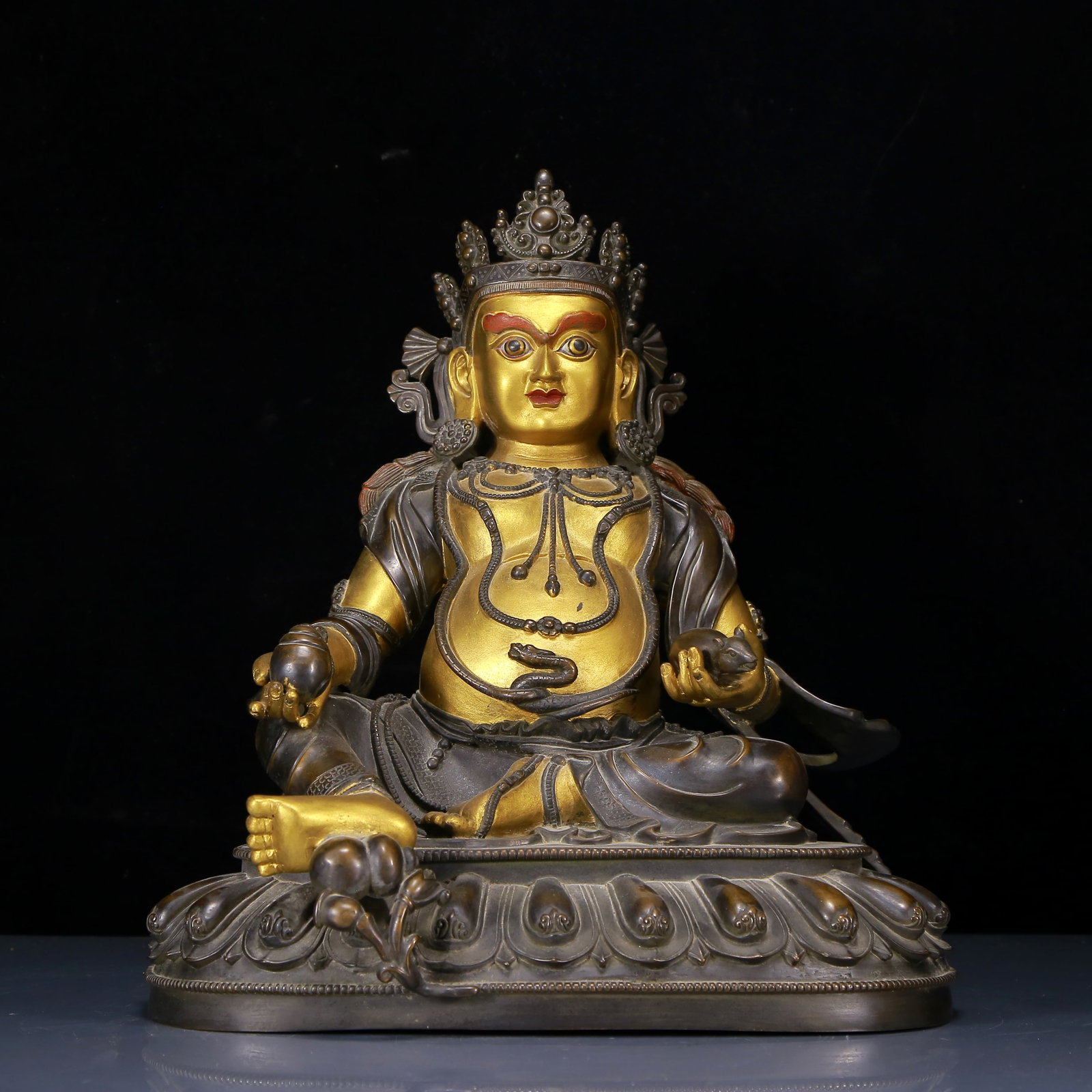 A Solemn Gilt Bronze Statue of Mammon: A Solemn Gilt Bronze Statue of Mammon,Qing Dynasty, China,Size:13.4inx10.2inx15in,Weight:9615g 铜鎏金财神像，清代