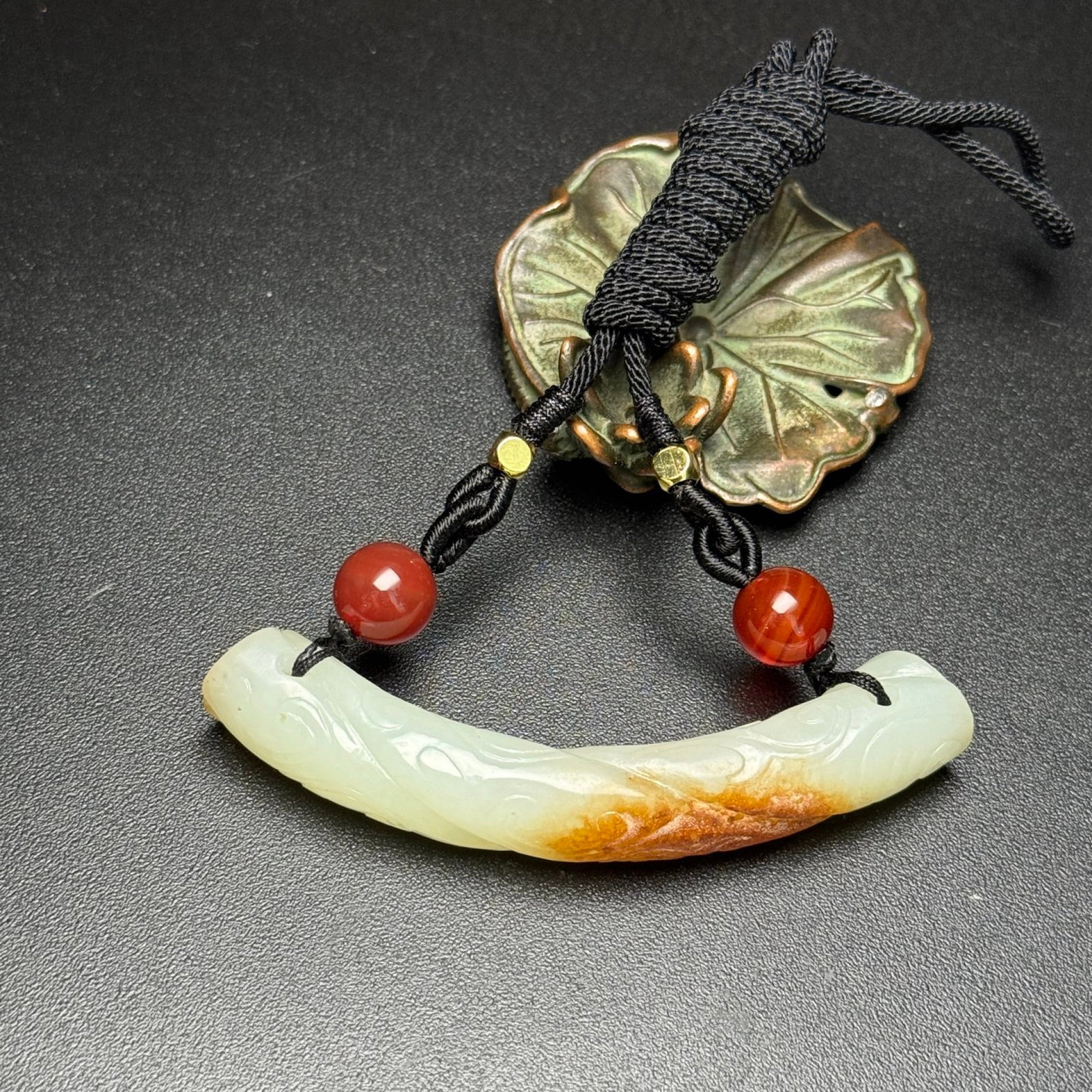 An Exquisite White Jade Pendant: An Exquisite White Jade Pendant,Qing Dynasty, China,Size:3inx0.5inx0.7in,Weight:30g 白玉挂件,中国清代