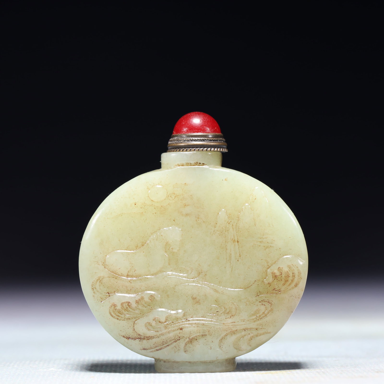 An Exquisite White Jade Horse Pattern Snuff Bottle: An Exquisite White Jade Horse Pattern Snuff Bottle,Qing Dynasty,China,Size:2inx0.6inx2.3in,Weight:71g 白玉骏马纹鼻烟壶,中国清代